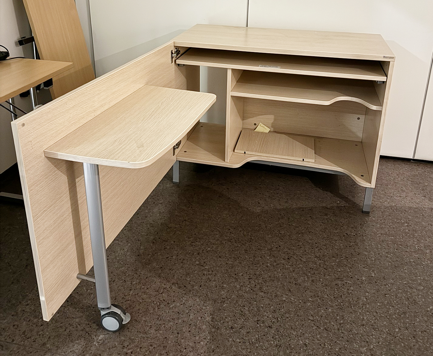 SELT / SOLD Geymsluskápur frá EG húsgögn