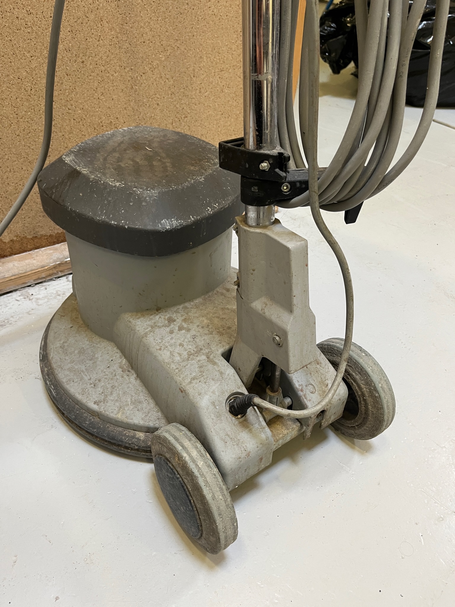 SELT / SOLD Nilfisk skúringarvél 3