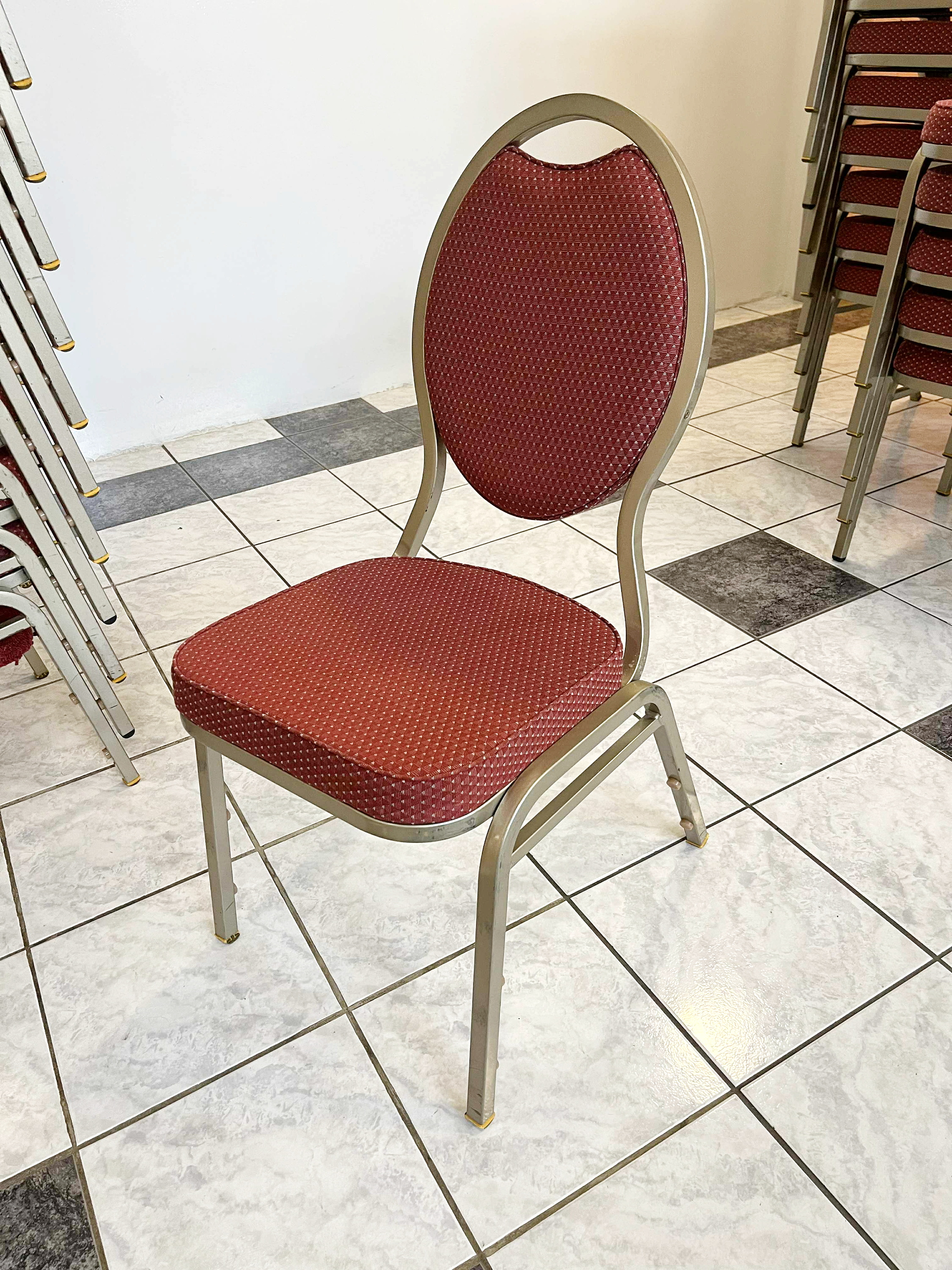 SELT / SOLD Stack Chair veislustólar, staflanlegir