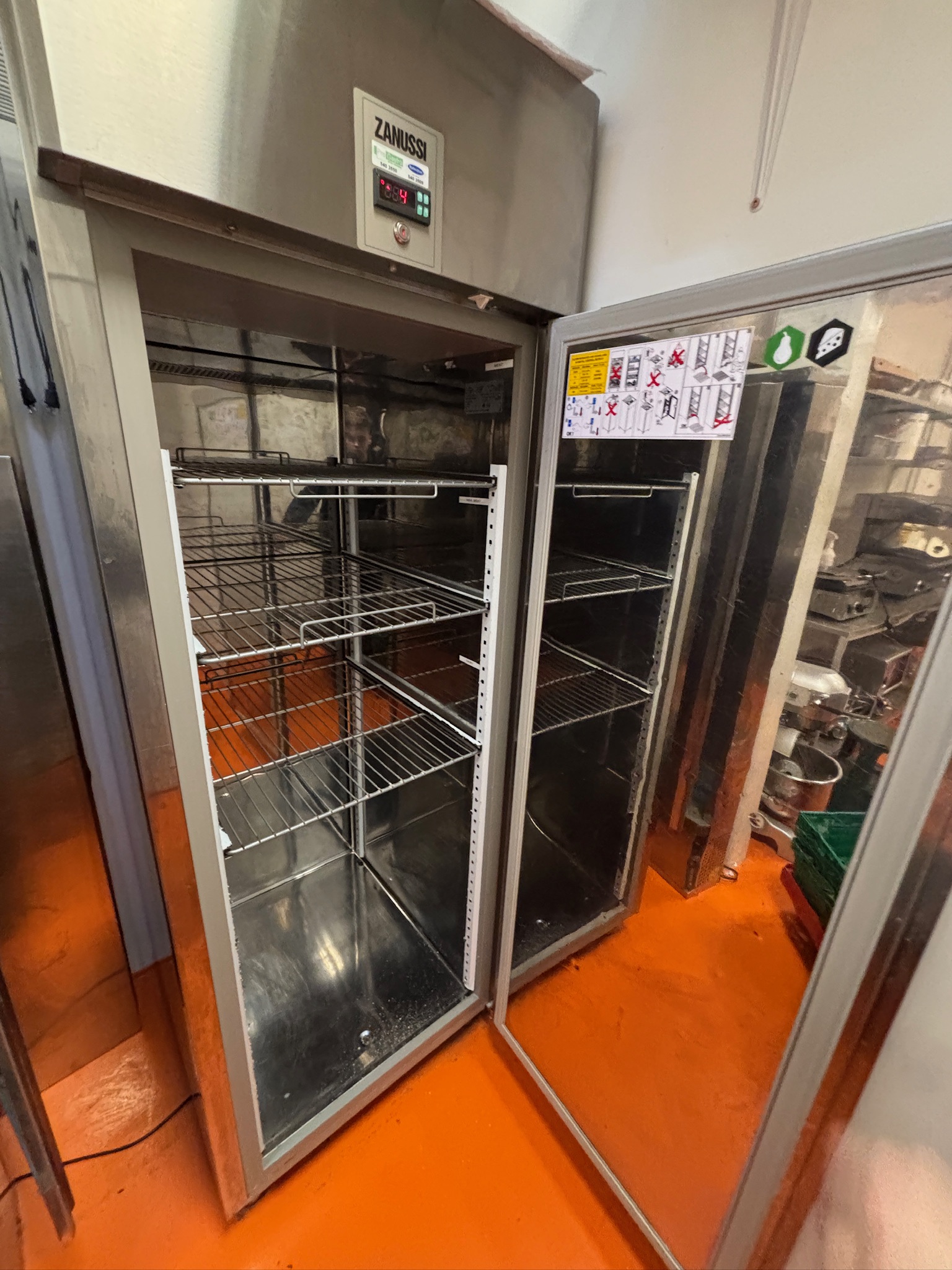 SELT / SOLD Zanussi kæliskápur 4