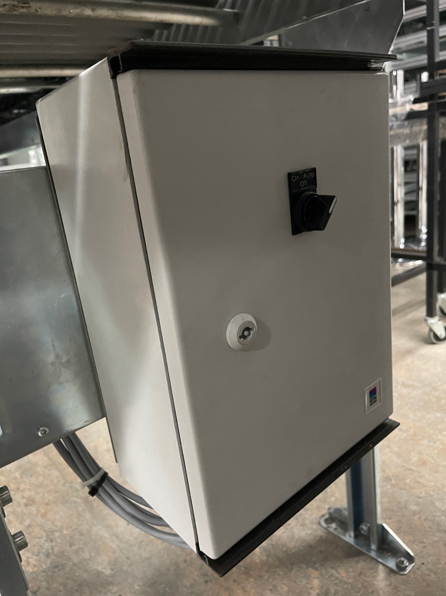 SELT / SOLD Soco System rafdrifið færiband m.snertirofa, L305xB57sm. 8