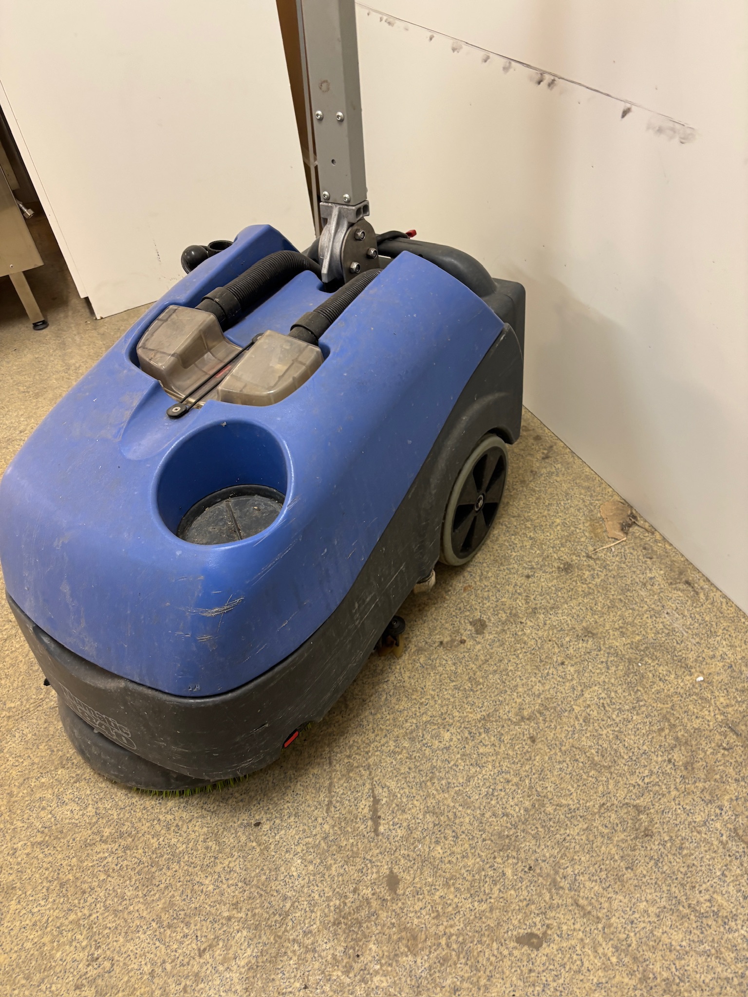 SELT / SOLD Numatic TTB1840 gólfþvottavél m/rafhlöðu 10