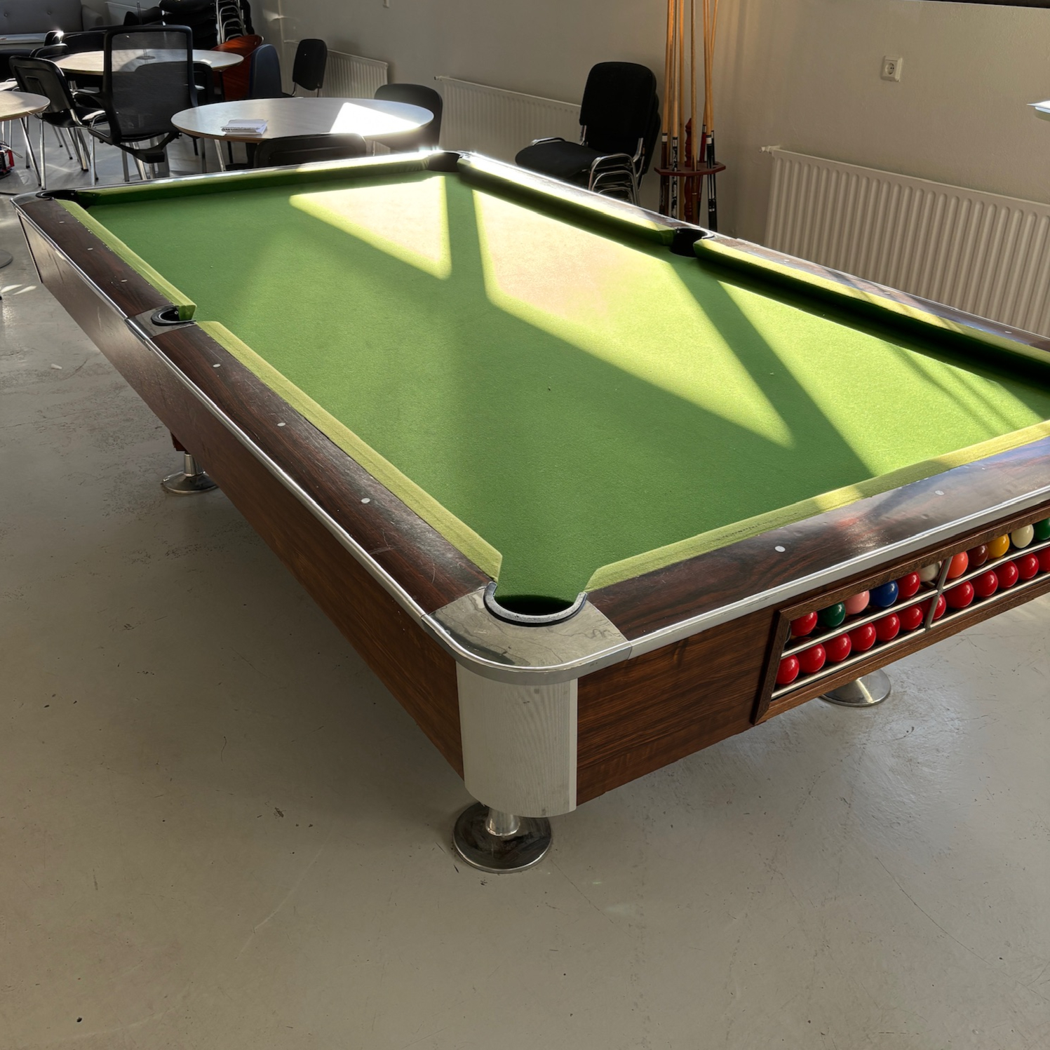 SELT / SOLD Poolborð ásamt ljósi, 9.5fet