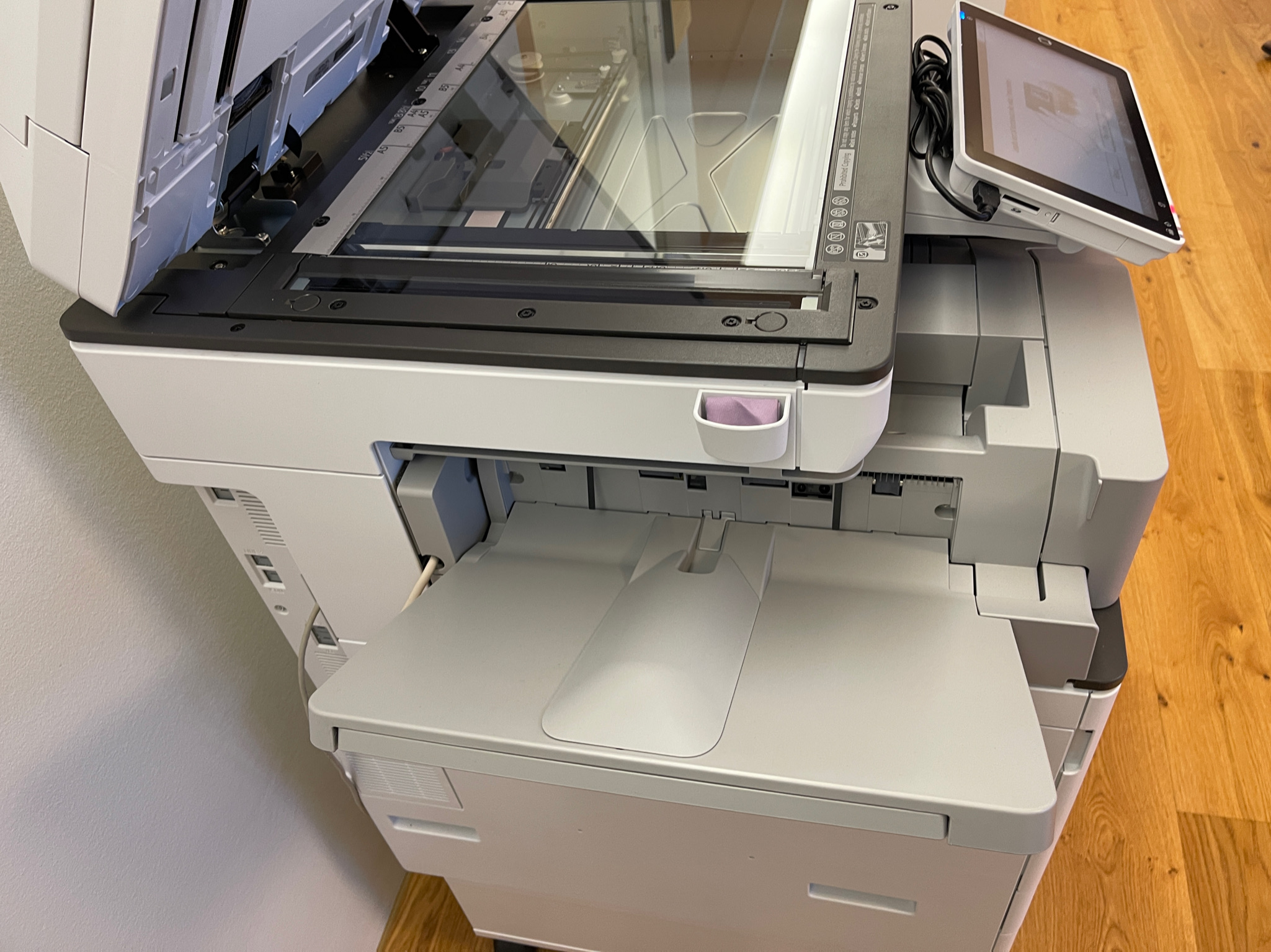 Selt/Endurnýtt-Nýlegur Ricoh IM C3500 A3 fjölnotatæki - Litur - m.Wave ID kerfi 7