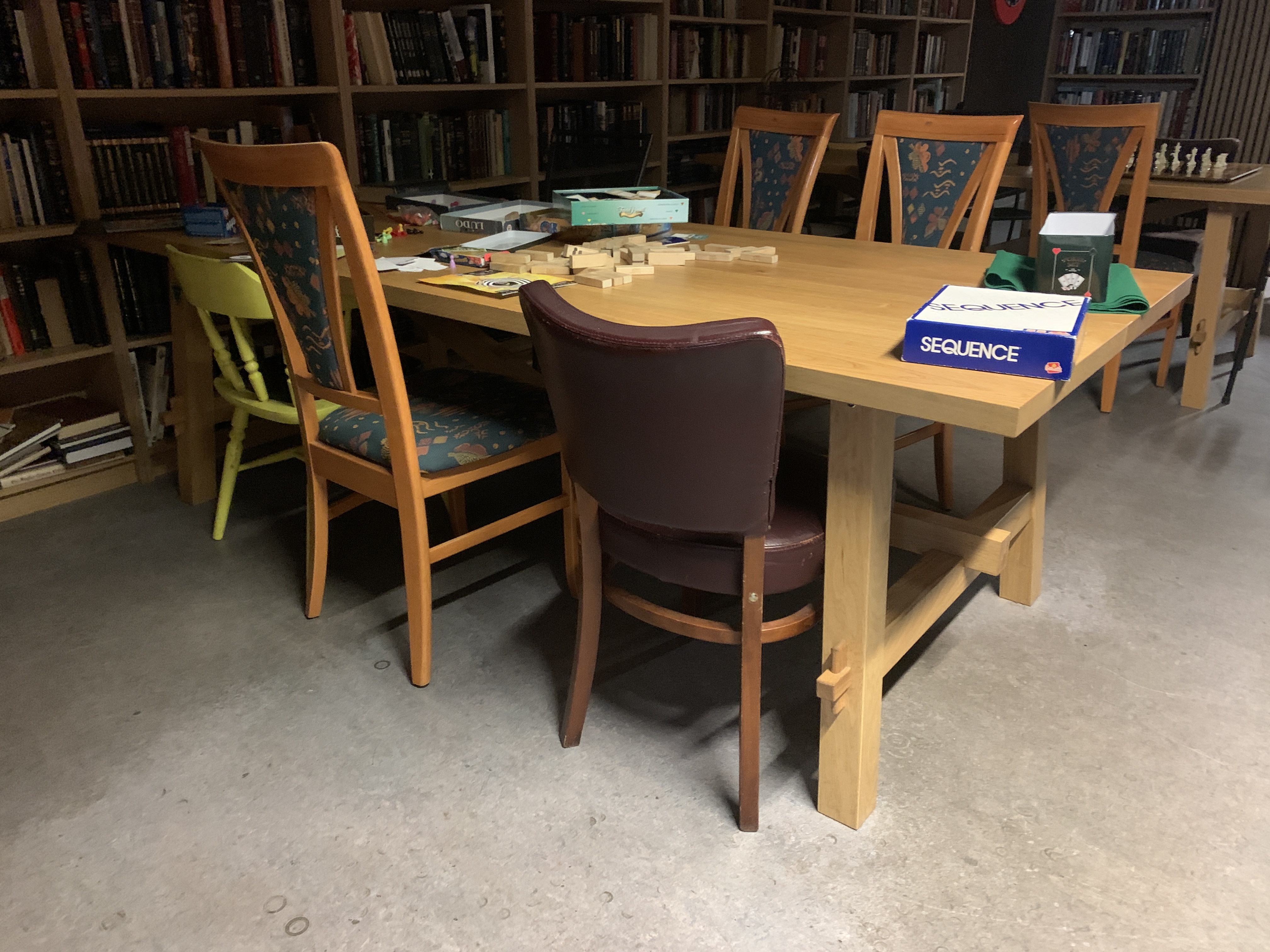 SELT / SOLD Borðstofuborð - eldhúsborð - sumarhúsaborð 2