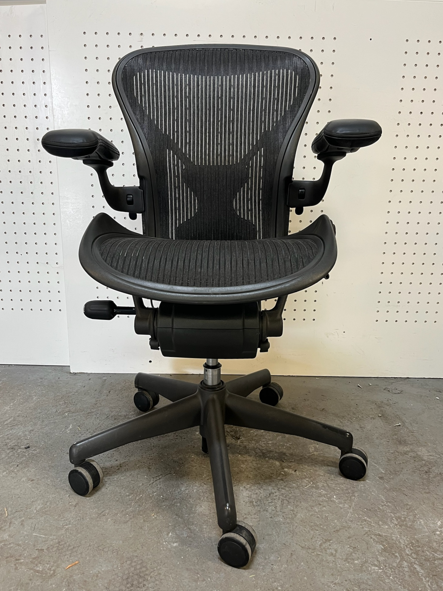 SELT / SOLD Herman Miller Aeron, A stærð