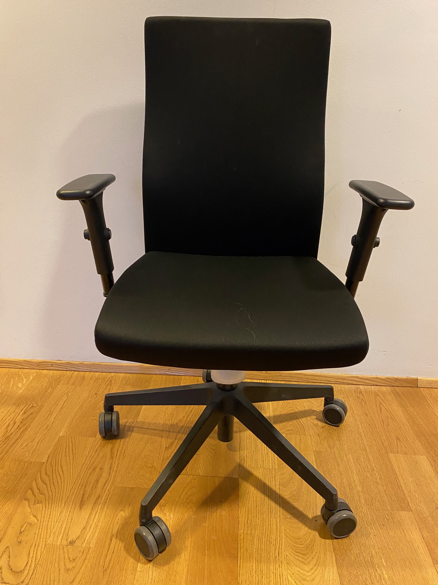 SELT/SOLD Vandaður skrifborðsstóll - skrifborðsstólar frá Pennanum 2