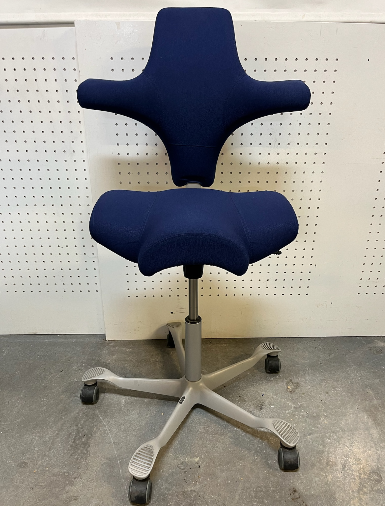 SELT / SOLD Håg Capisco 8106 stuðningsstóll frá E.G. skriftofuhúsgögn