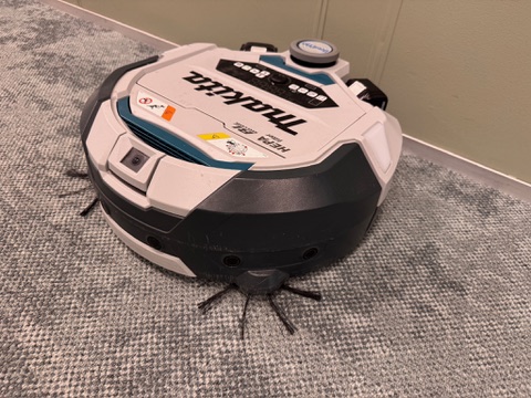 SELT / SOLD Makita ryksuguróbot með hleðslutæki og fjarstýringu 6