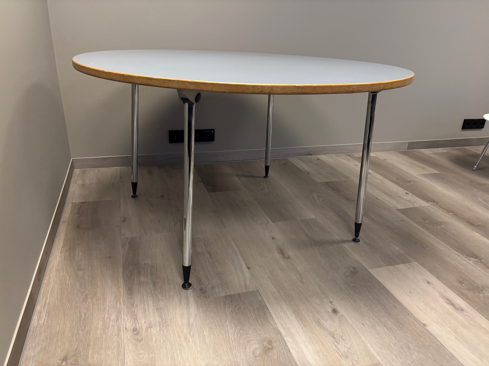 SELT / SOLD Kusch fellihringborð, L130 x B130 x H72,5 sm. 3