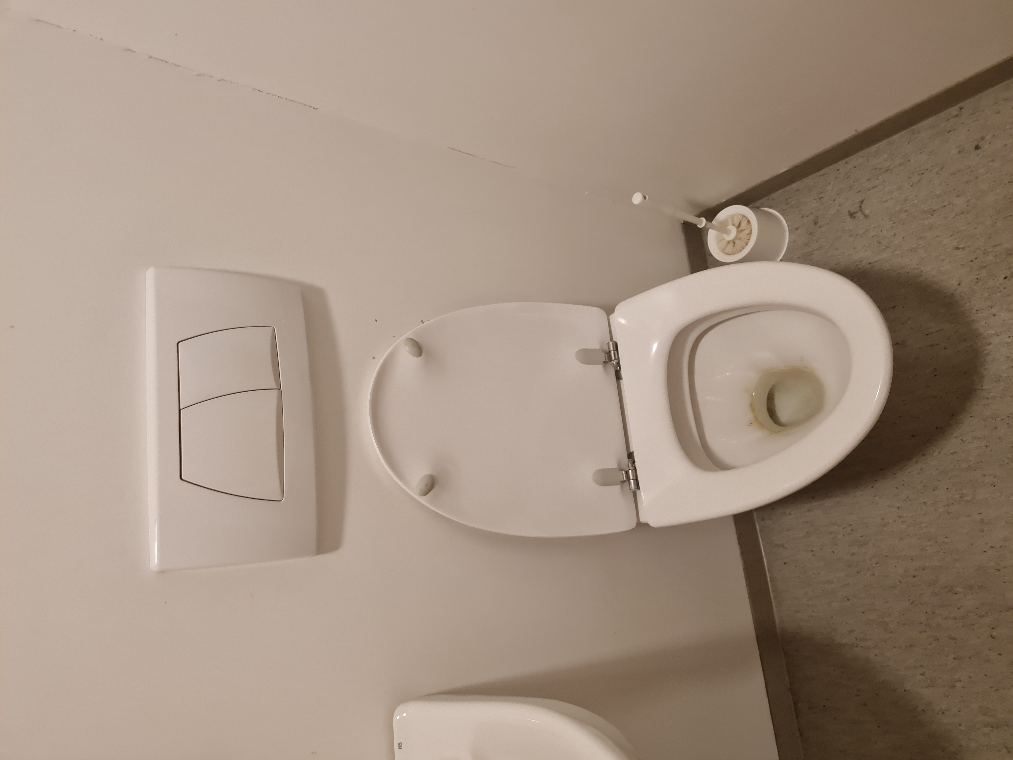 SELT / SOLD - Upphengt WC GEBERIT - skál - kassi - seta - þrýstirofi 2