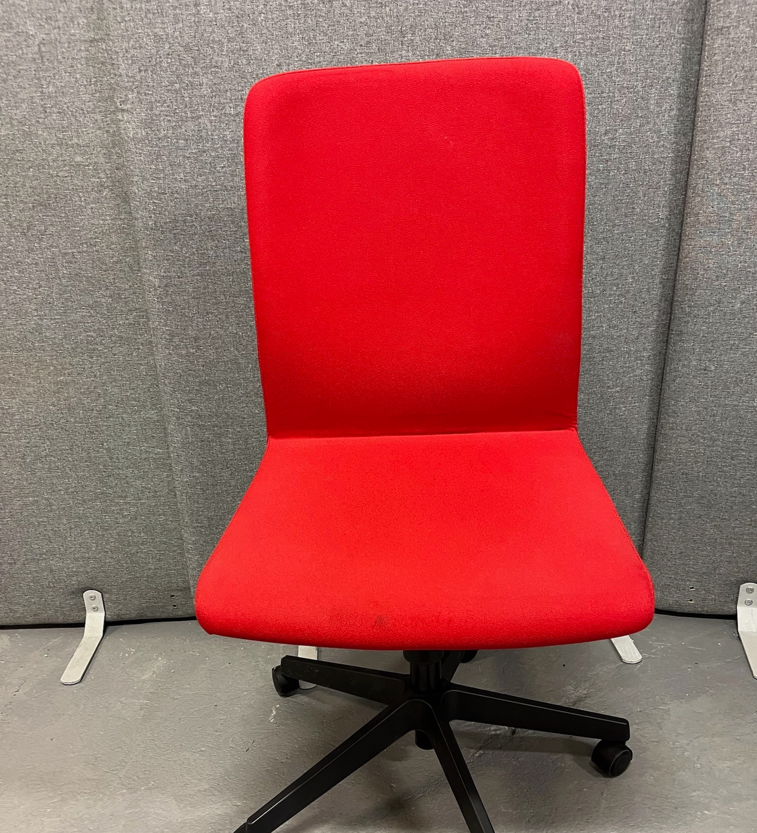 SELT / SOLD Rauður fundarstóll frá Á. Guðmundsson