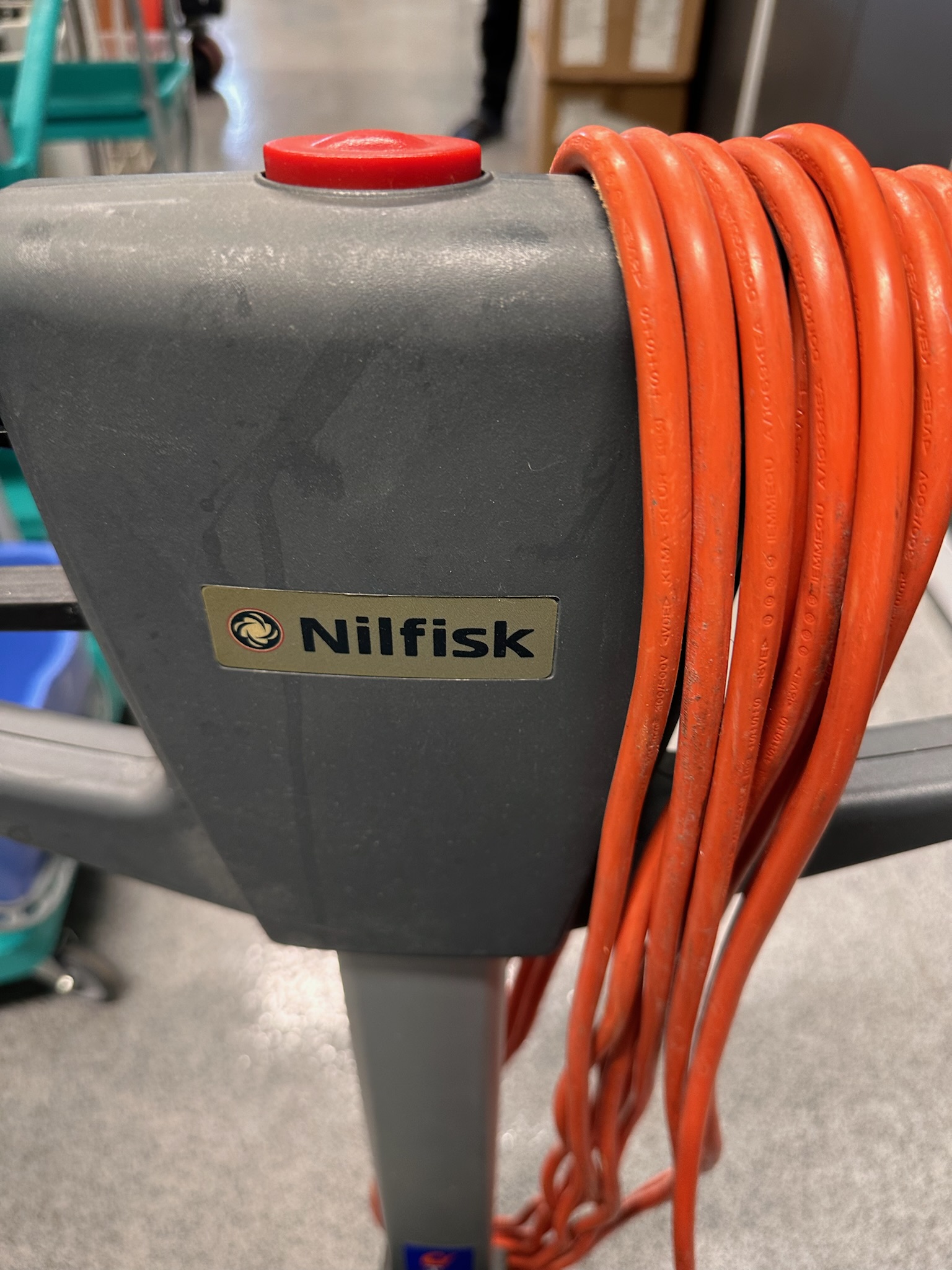 SELT / SOLD Nilfisk gólfslípivél 4