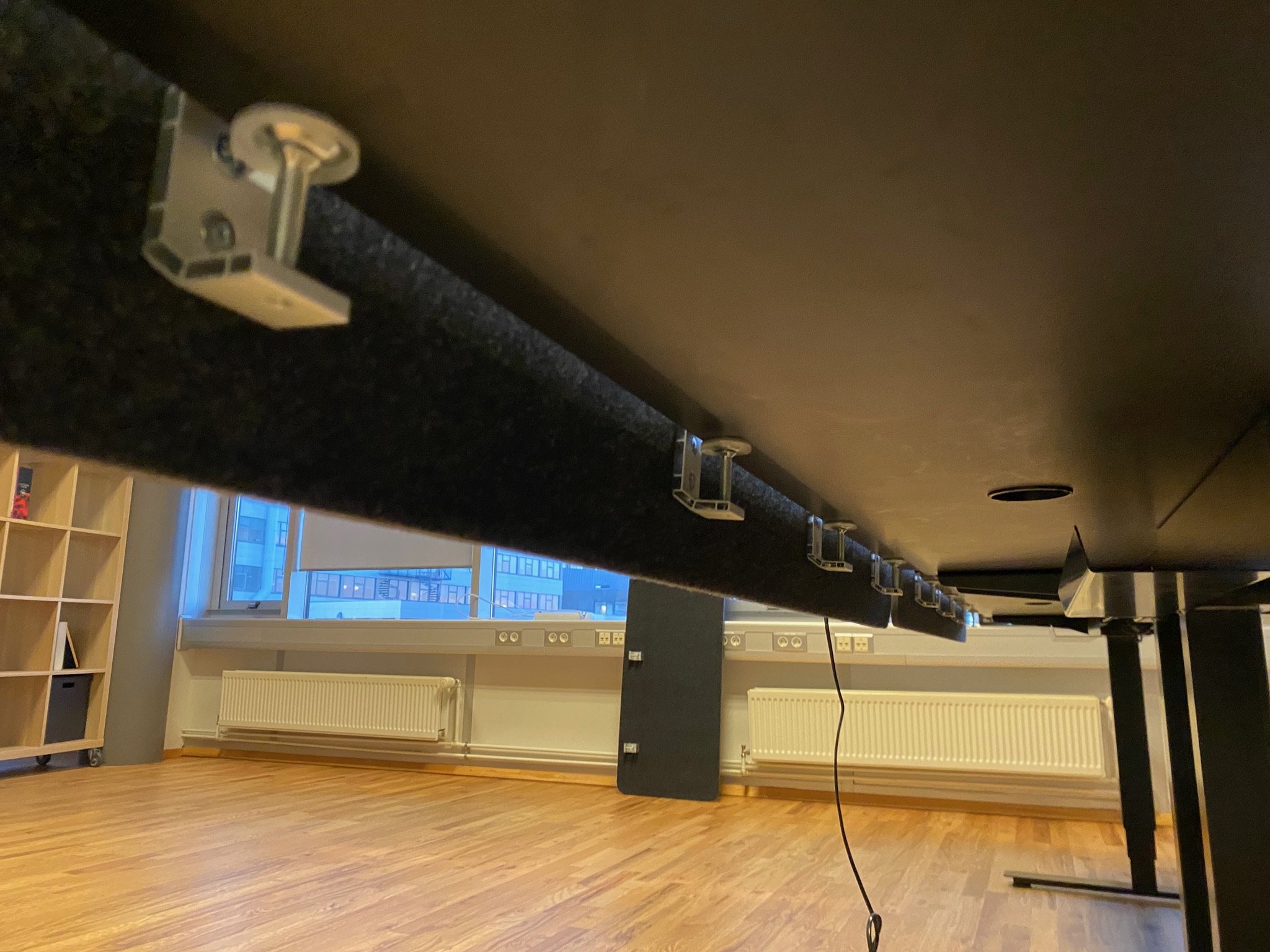 SELT / SOLD Rafmagnsborð svört frá ÁG m.skilrúmi - 160 x 80 sm. (2 stk.) 9