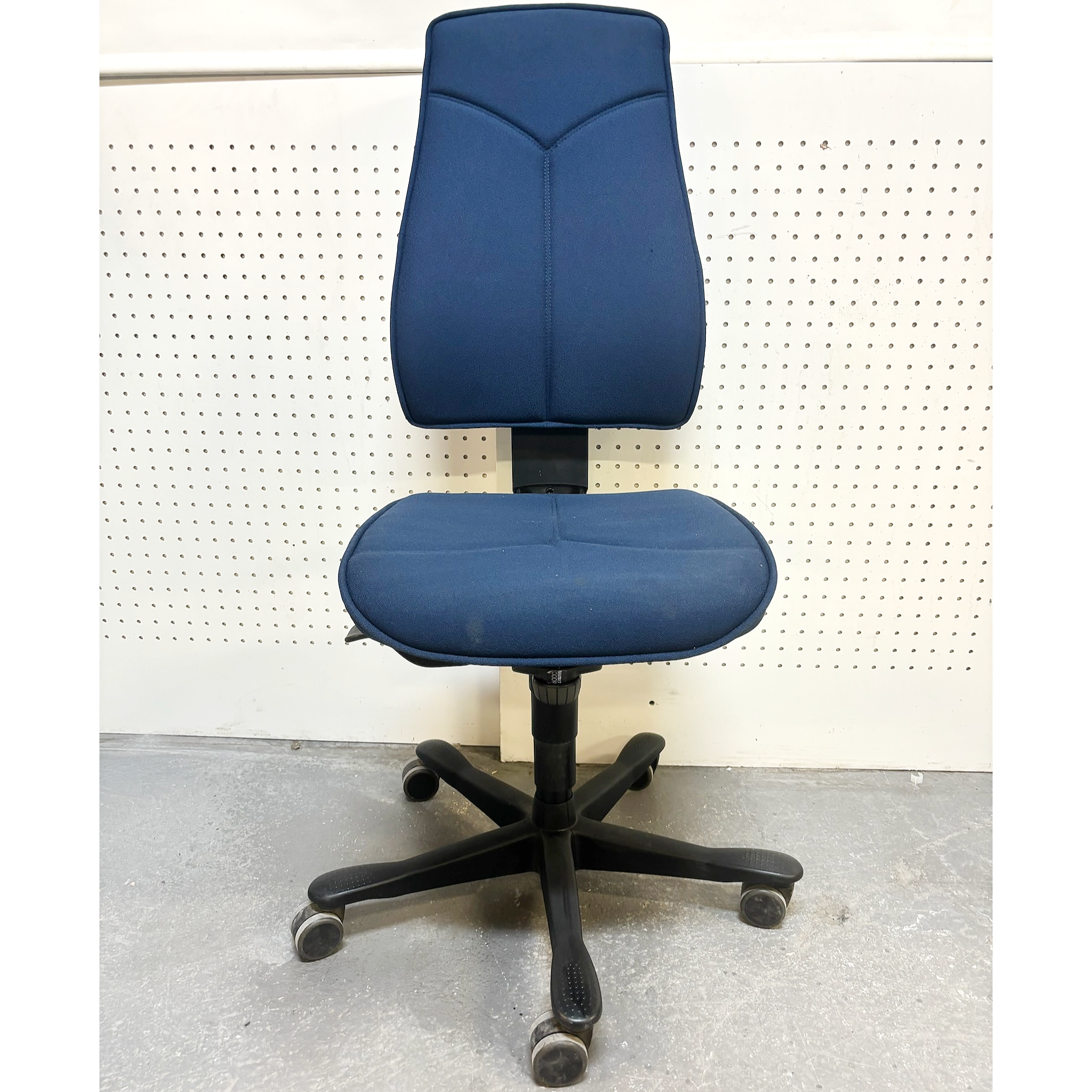 SELT / SOLD Kinnarps 6242 skrifborðsstóll án arma frá Pennanum4
