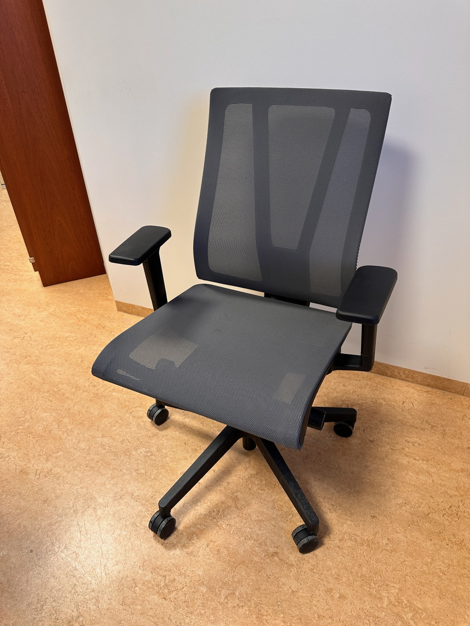 SELT / SOLD Vandaður Duke skrifborðsstóll frá Á. Guðmundsson