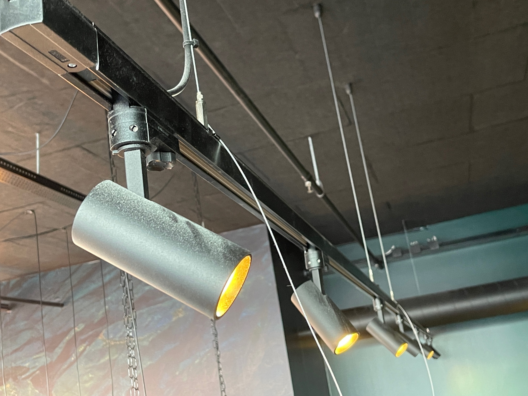SELT / SOLD 13 Powergear Led kastarar á 2 brautum