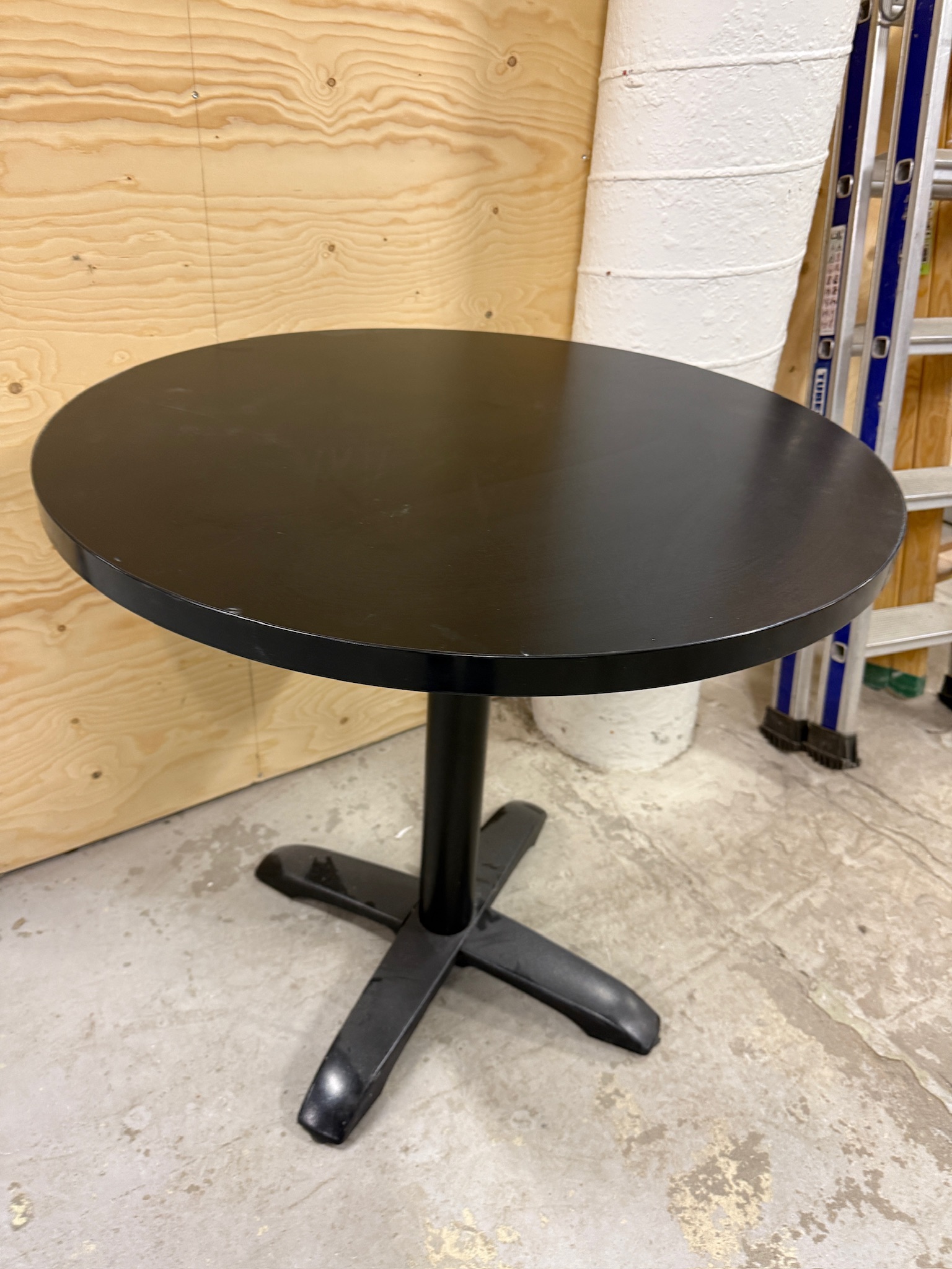 SELT / SOLD Pedrali hringborð, Ø80sm. 2