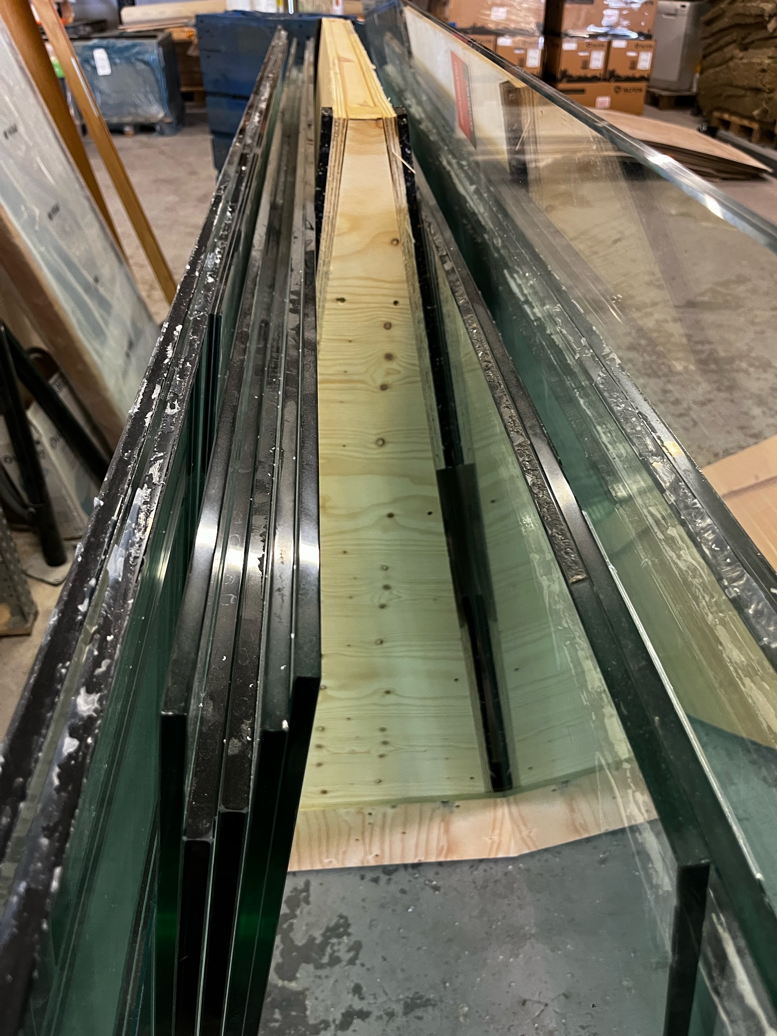 SELT / SOLD Glerveggir - hert gler 5