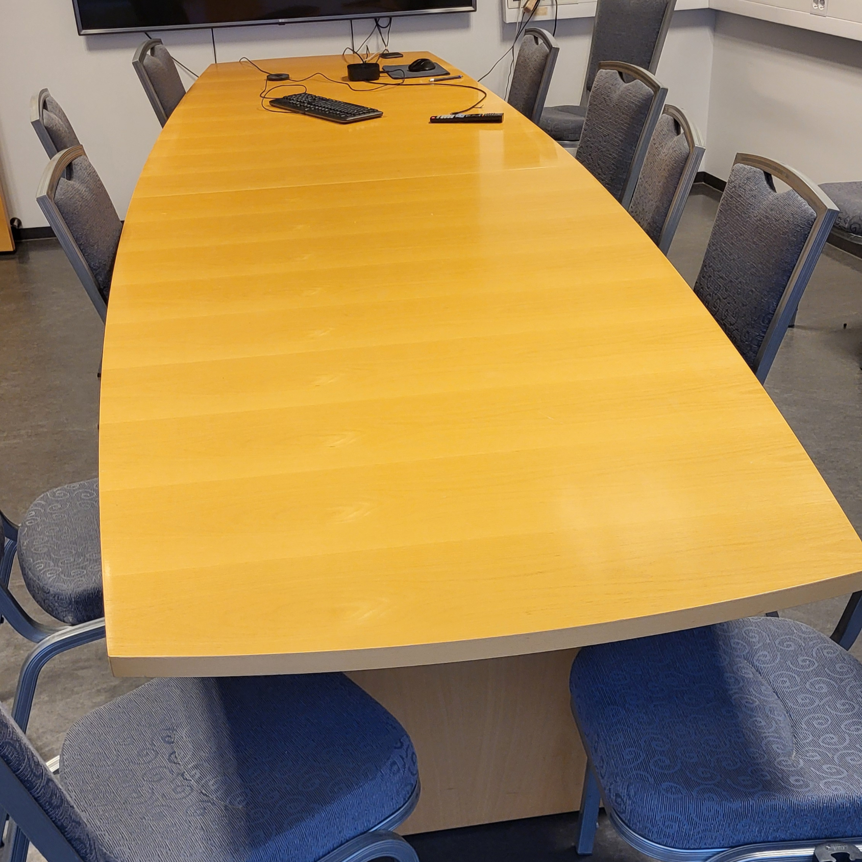 SELT / SOLD Fundarborð, 10-12 manna, L420 x B120 x H73 sm.