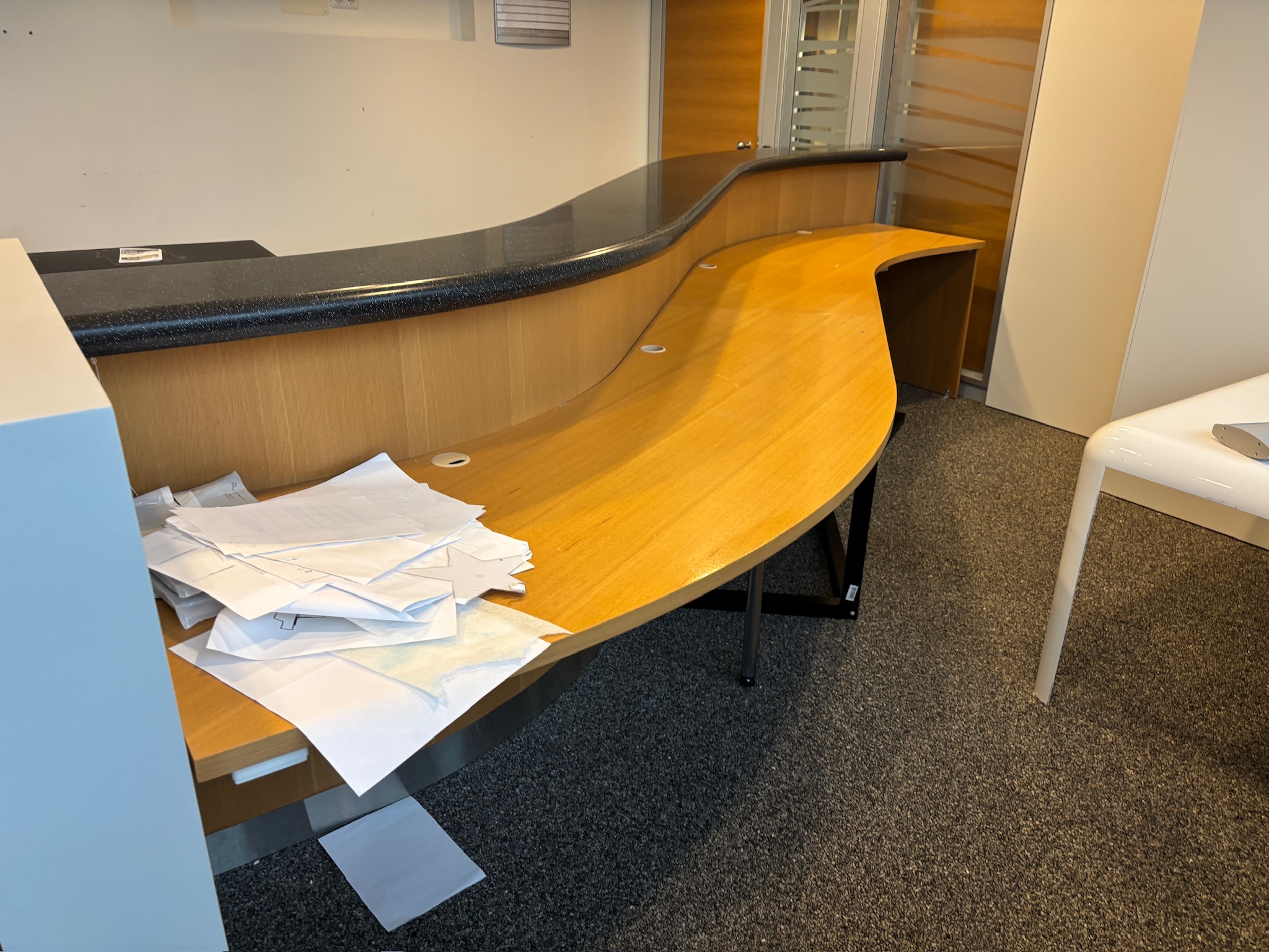 SELT / SOLD Móttökuborð, sérsmíði, B554sm. 3