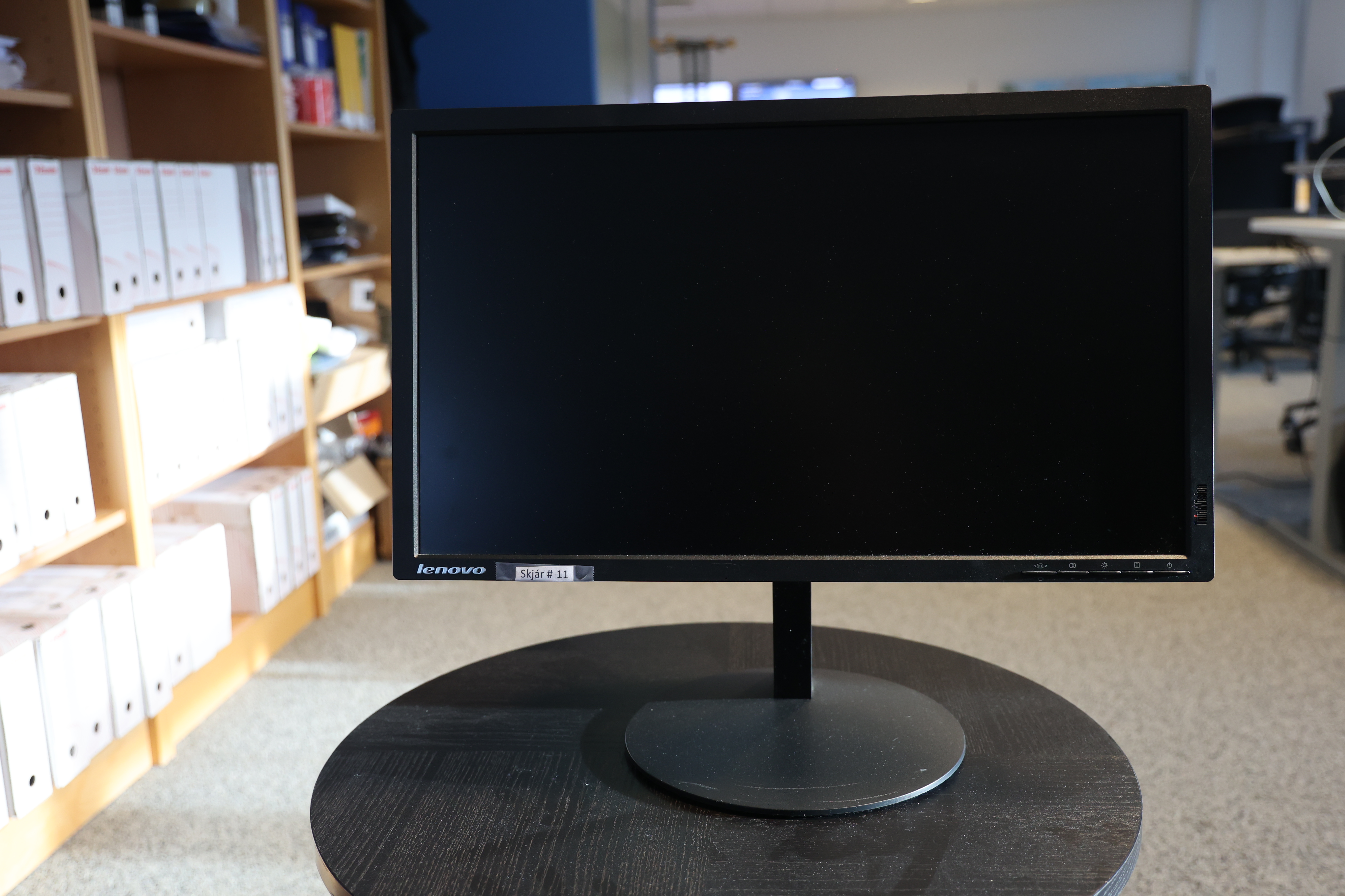 SELT / SOLD Lenovo tölvuskjár - tölvuskjáir 23"