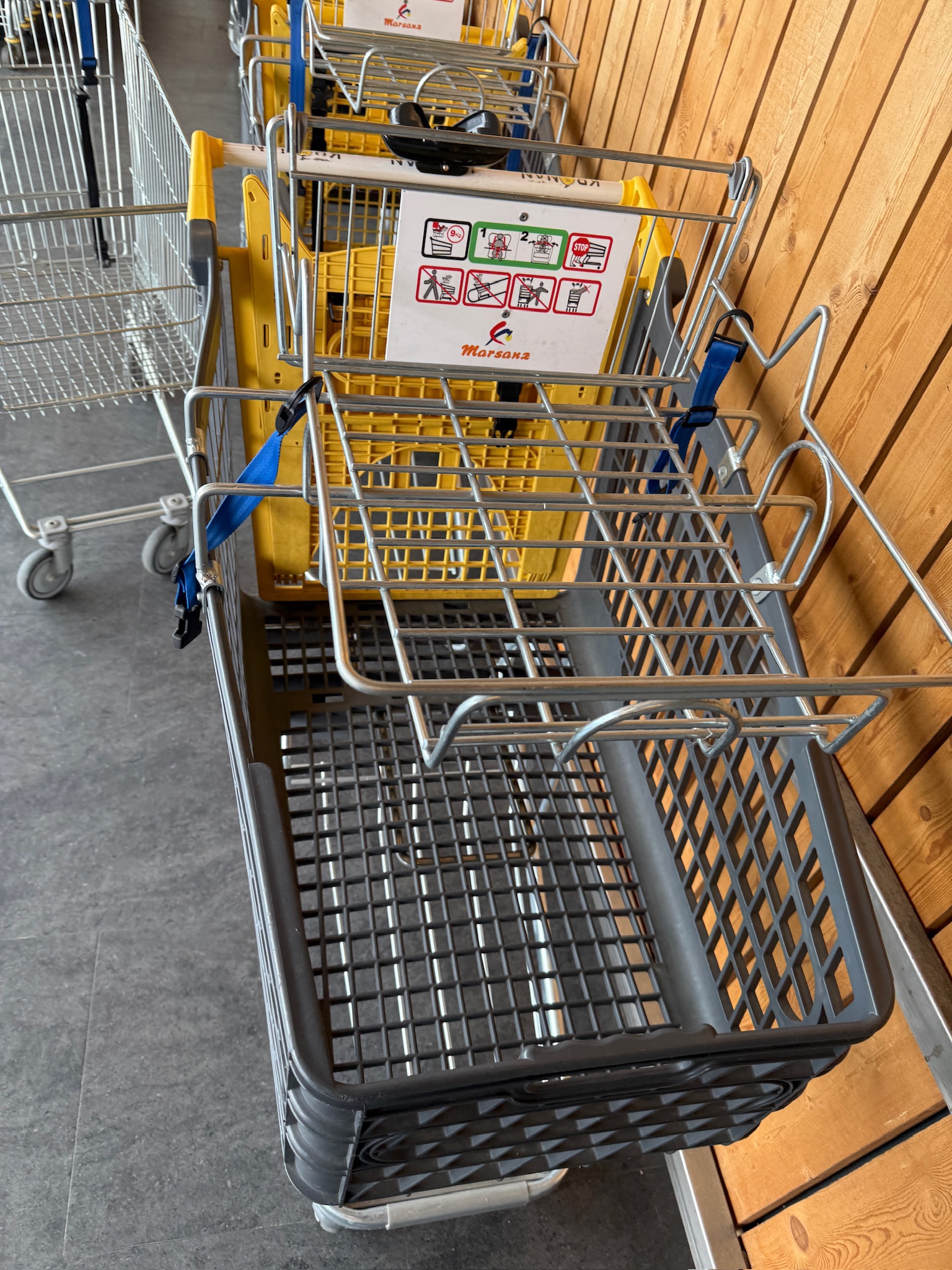SELT / SOLD Verslunarkerra með barnasæti (Marsanz, 50 L) 6