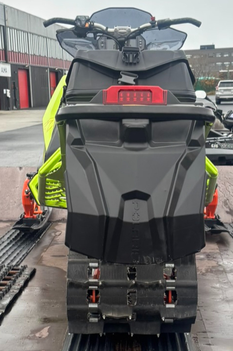 SELT / SOLD Polaris SwitchBack Assault Turbo 2023 vélsleði og kerra. 14