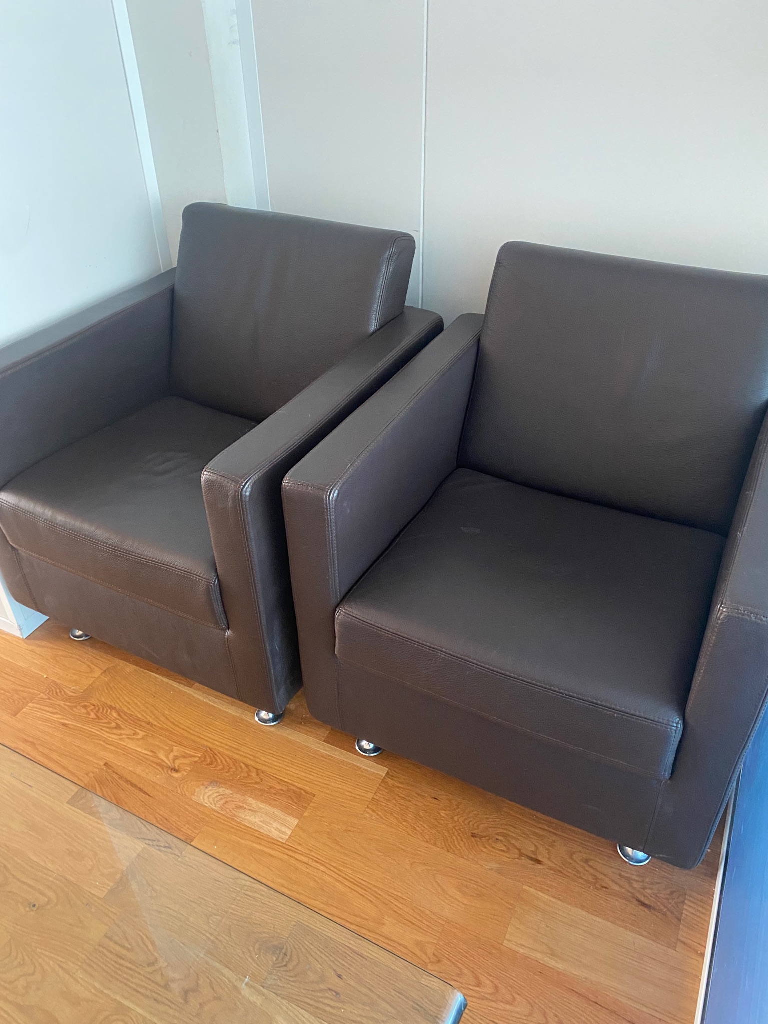 SELT / SOLD Leðurstólar brúnir