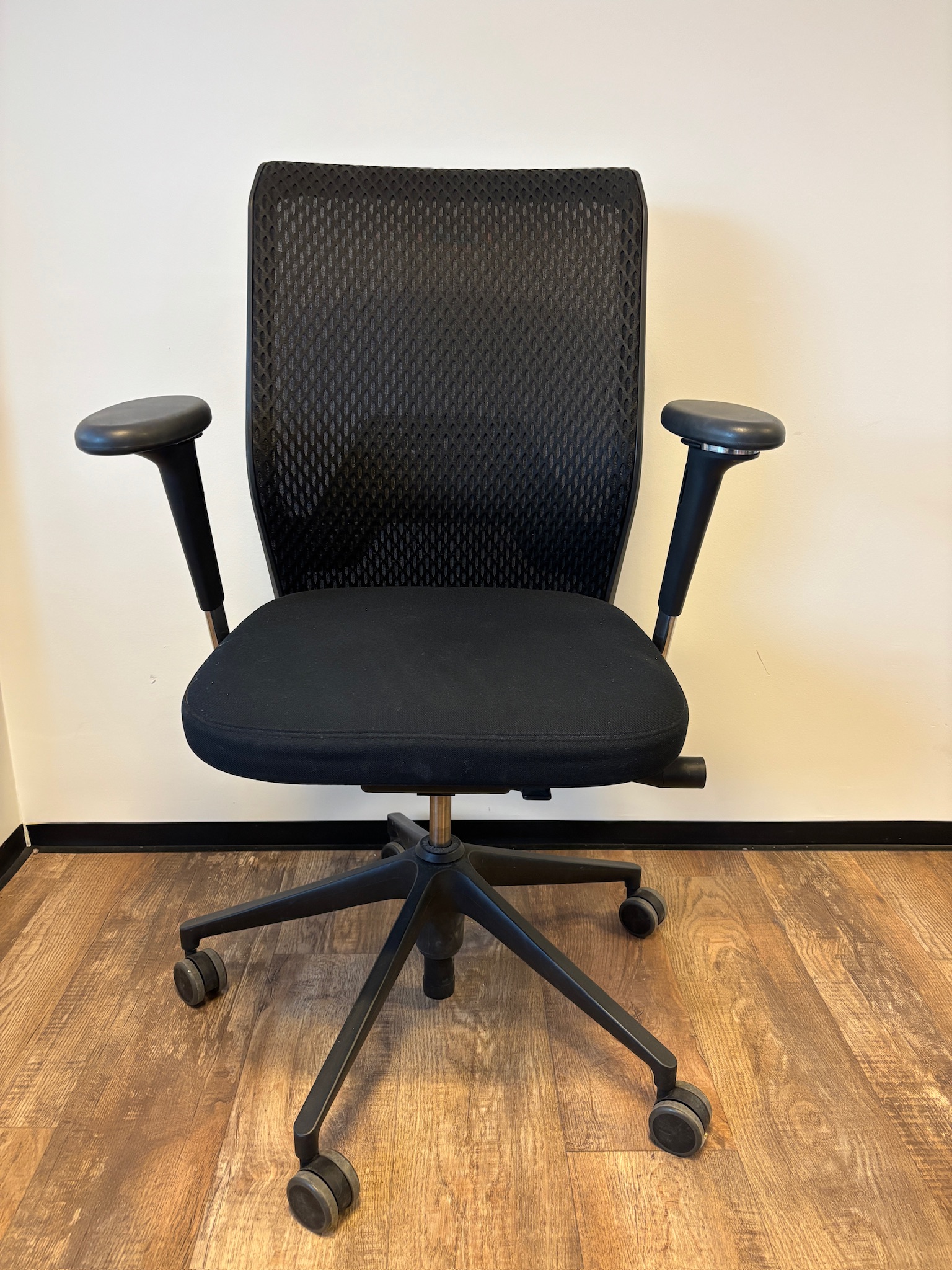 SELT / SOLD Vitra skrifborðsstóll frá Pennanum