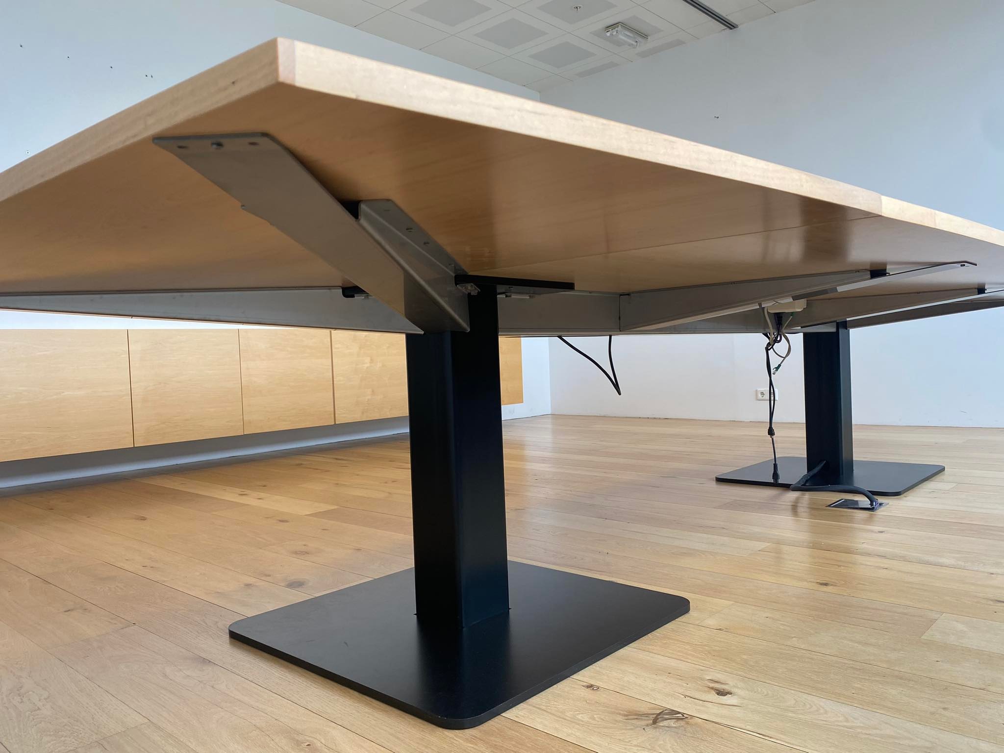 SELT - undarborð 12-14 manna - Sérsmíði - L400cm x B185cm - Skenkur í stíl 2