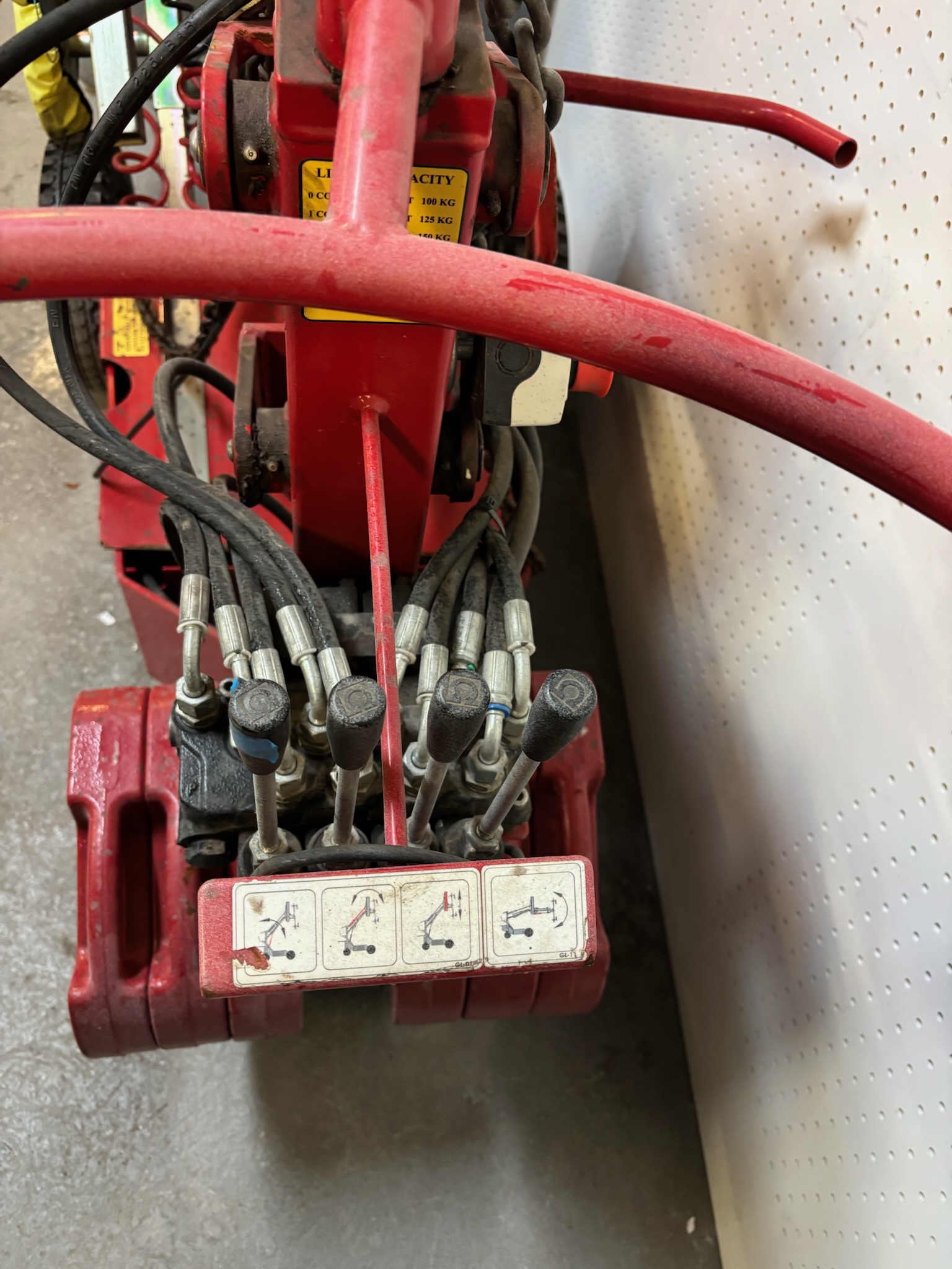 SELT / SOLD Glasslift 250 – Glerlyfta með sogskálum 12