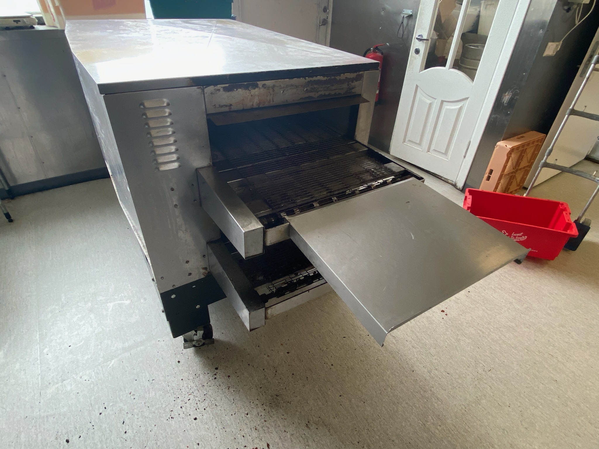 SELT / SOLD CTX Pizzaofn / færibandaofn á hjólum 4