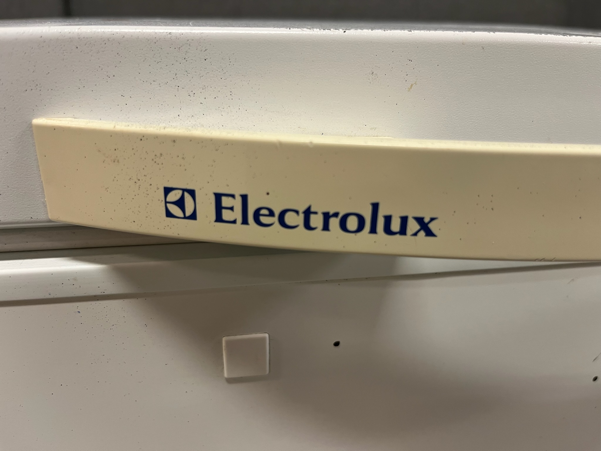 SELT / SOLD Electrolux frystikista, B105 x D62 x D88 sm. 4
