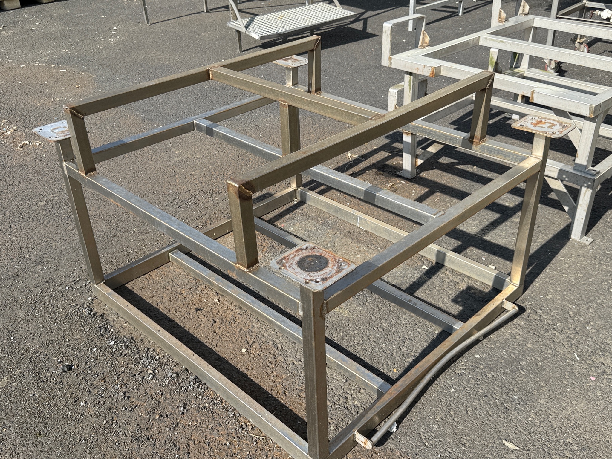 SELT / SOLD Grind ryðfrí L120 x B95 x H30 sm 5