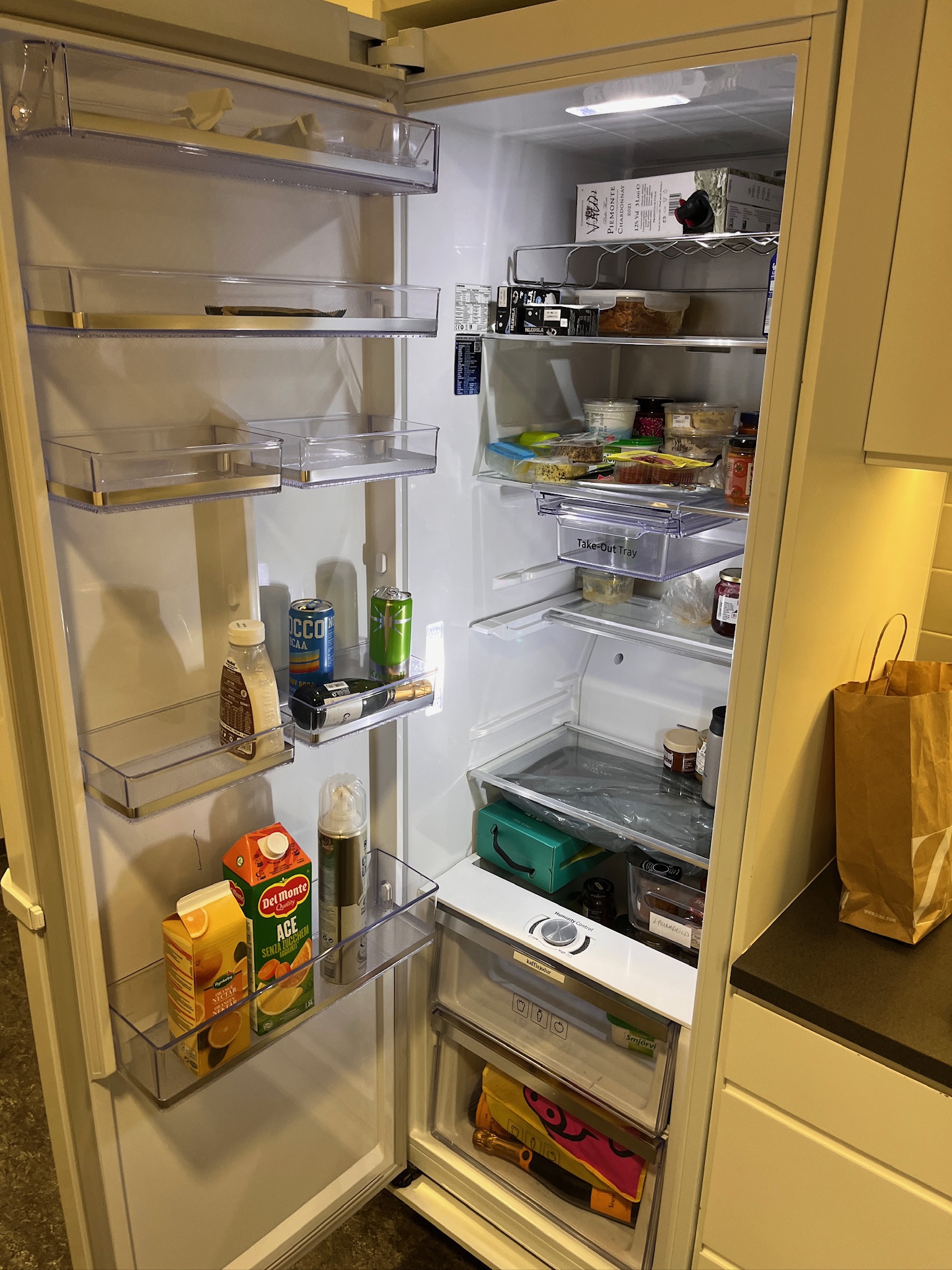 SELT / SOLD Samsung kæliskápur, H181sm. 2