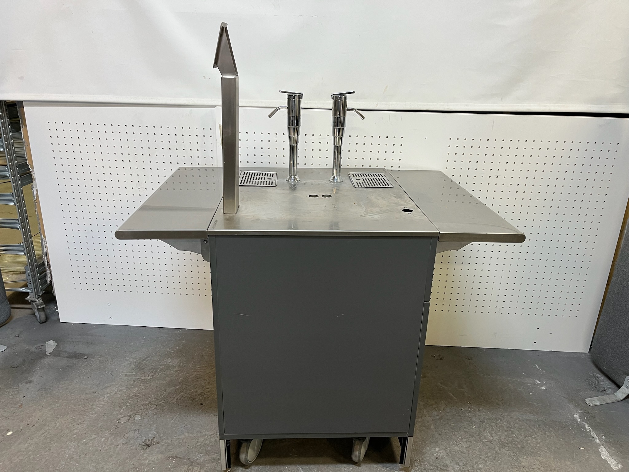 SELT / SOLD Metos drykkjarborð 3