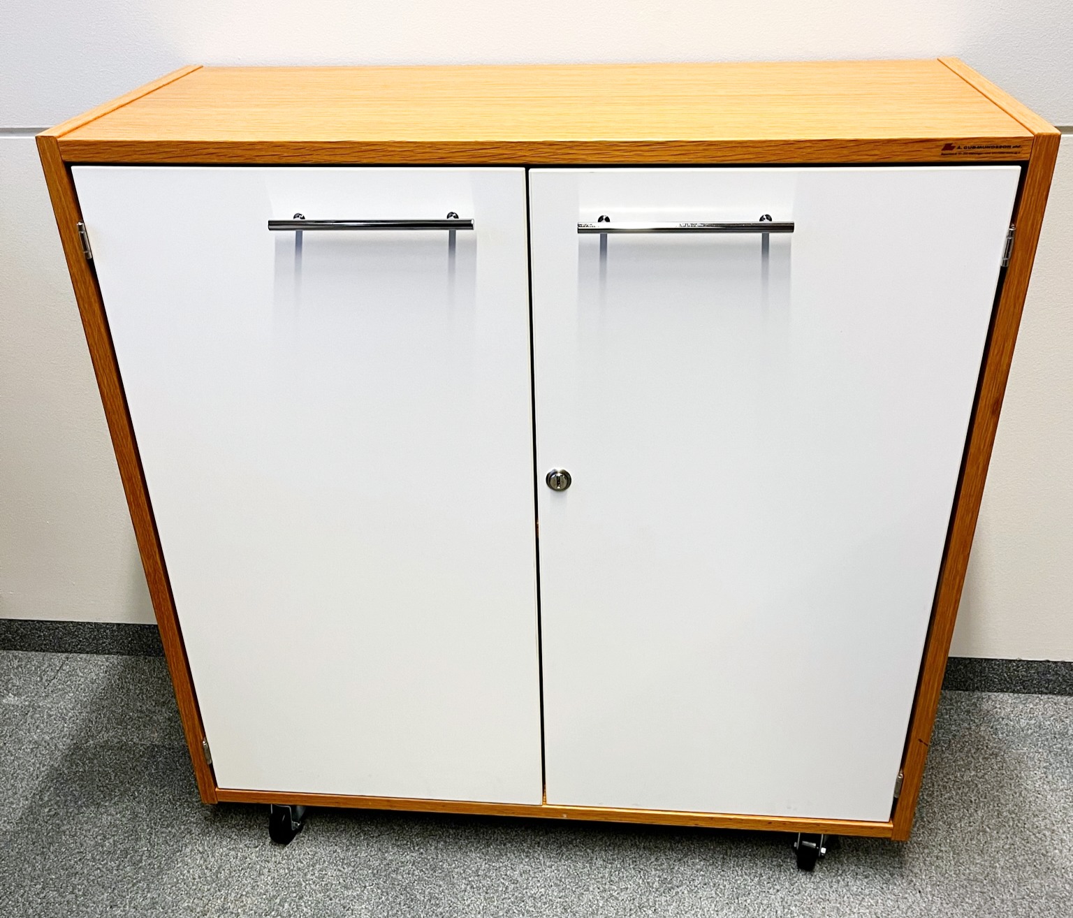 SELT / SOLD ÁG skrifstofuskápur Eik H82 x B80sm á hjólum - 2 stk til.