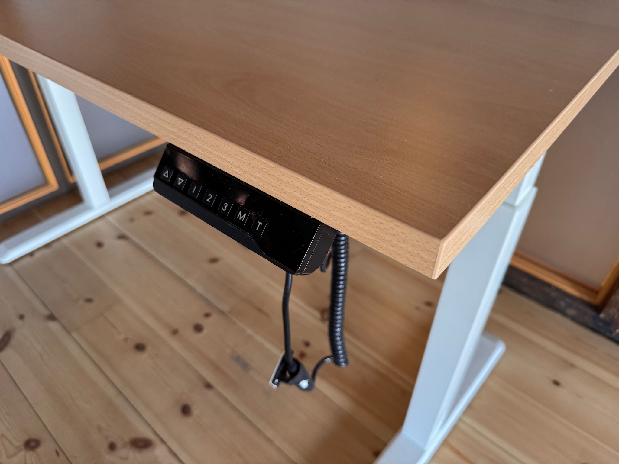 SELT / SOLD Rafmagnsborð með minnisstillingum frá Hirzlunni 4