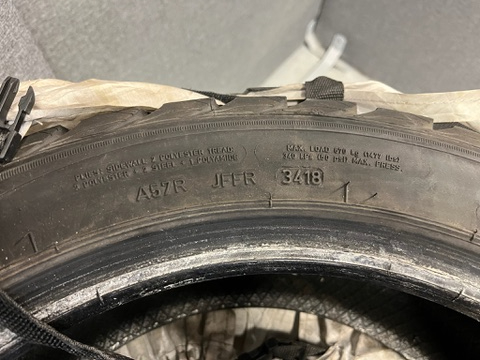 SELT / SOLD Eskimo Stud nagladekk 225/45 R17 94T 7