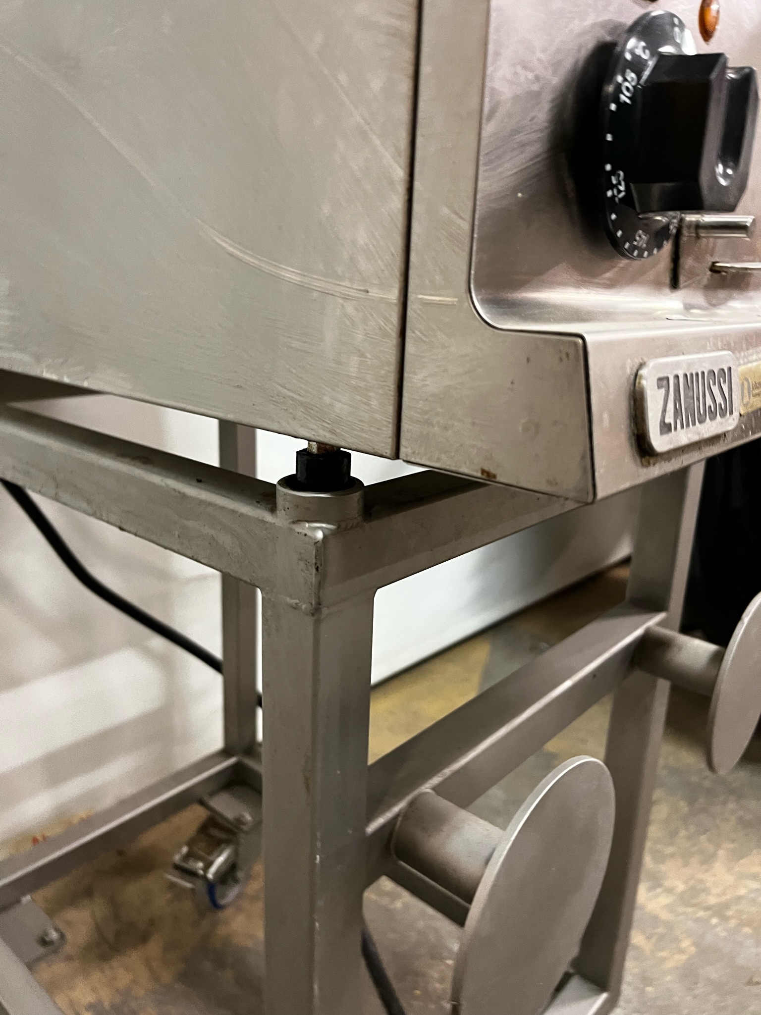 SELT / SOLD Djúpsteikingarpottur frá Zanussi 9