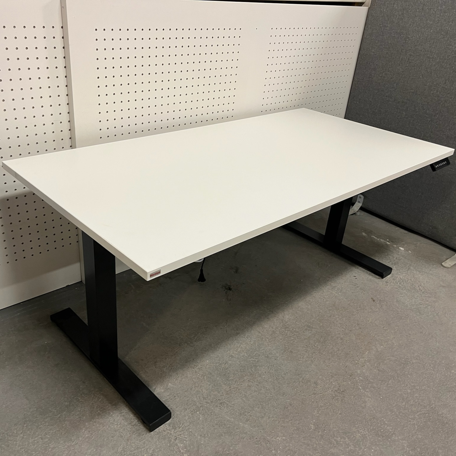 SELT / SOLD H2 rafmagnsborð frá Hirzlunni, B160xD80sm. (4 stk.) (afrit)