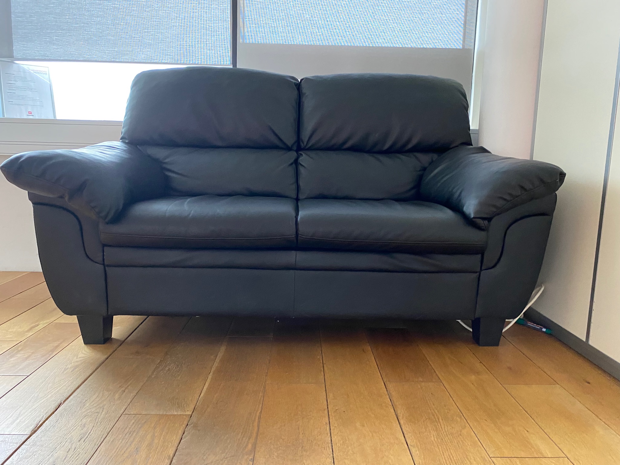 SELT / SOLD Pleðursófi, B150 x D90 sm.