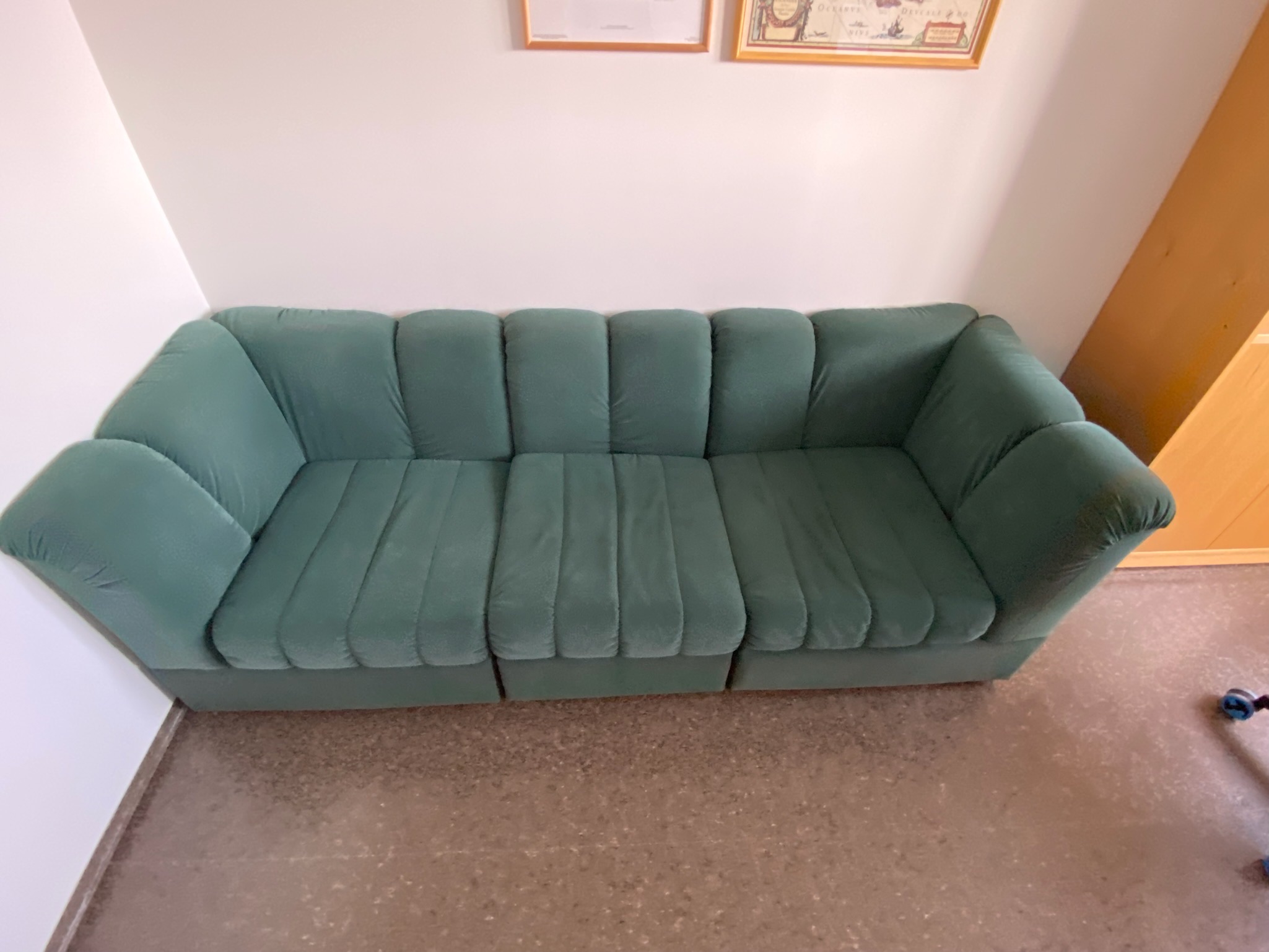 SELT / SOLD Velvet sófi grænn 3ja manna 5