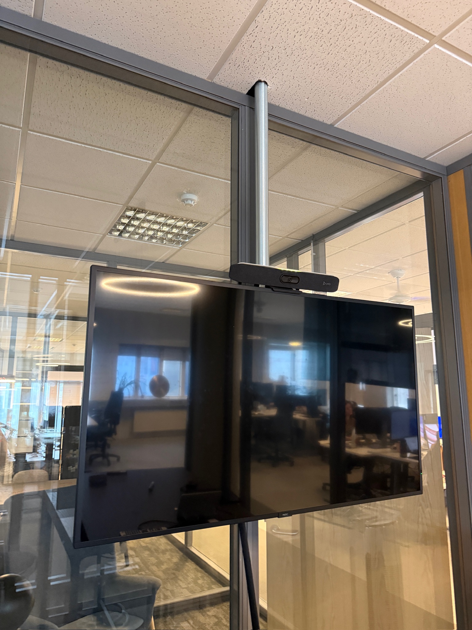 Poly Studio X30 fjarfundabúnaður fyrir Teams, Zoom og USB 4