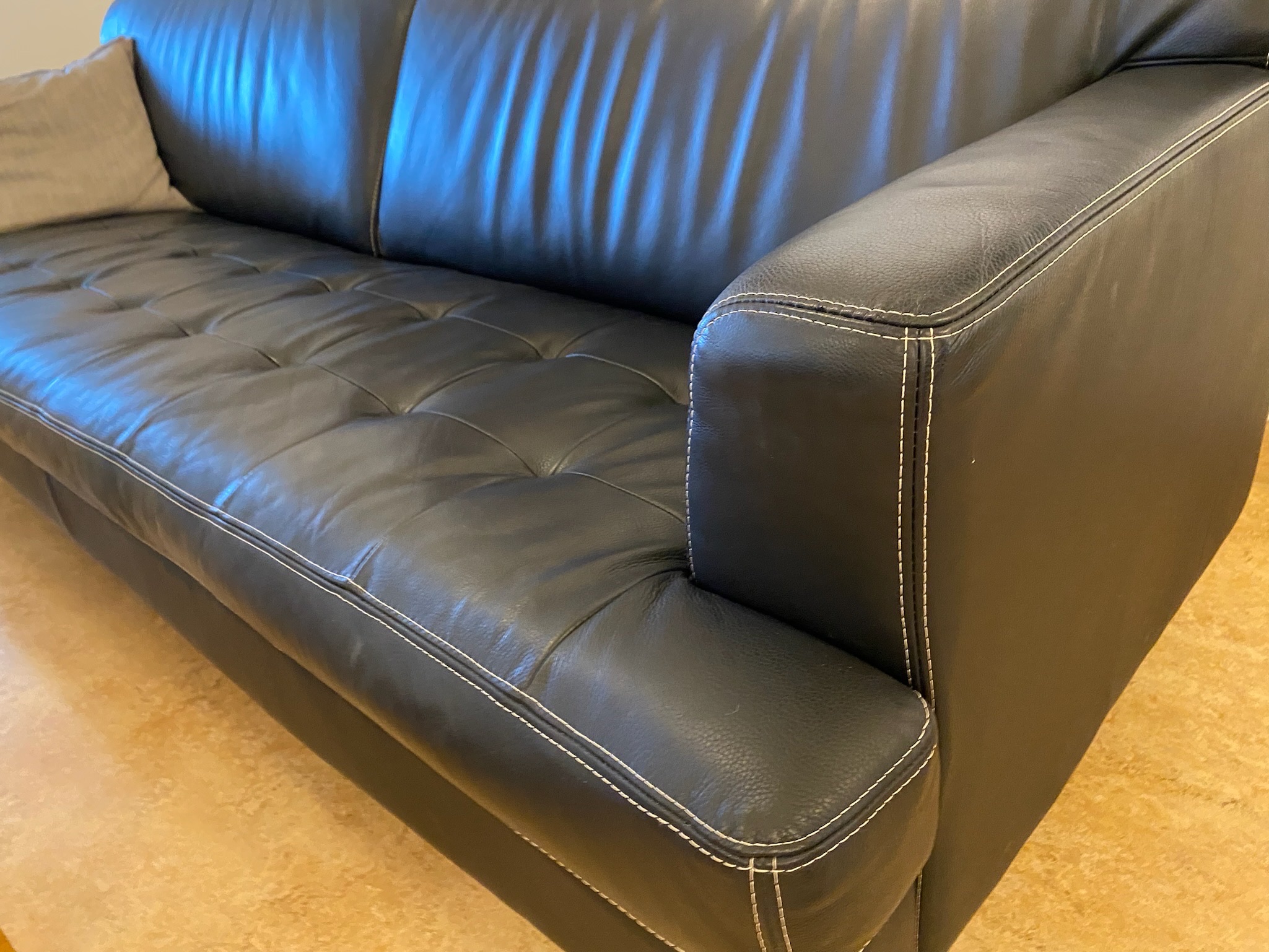 SELT / SOLD Vandaður leðursófi - B220 x D90 sm. (2 stk.) Alþingi 8