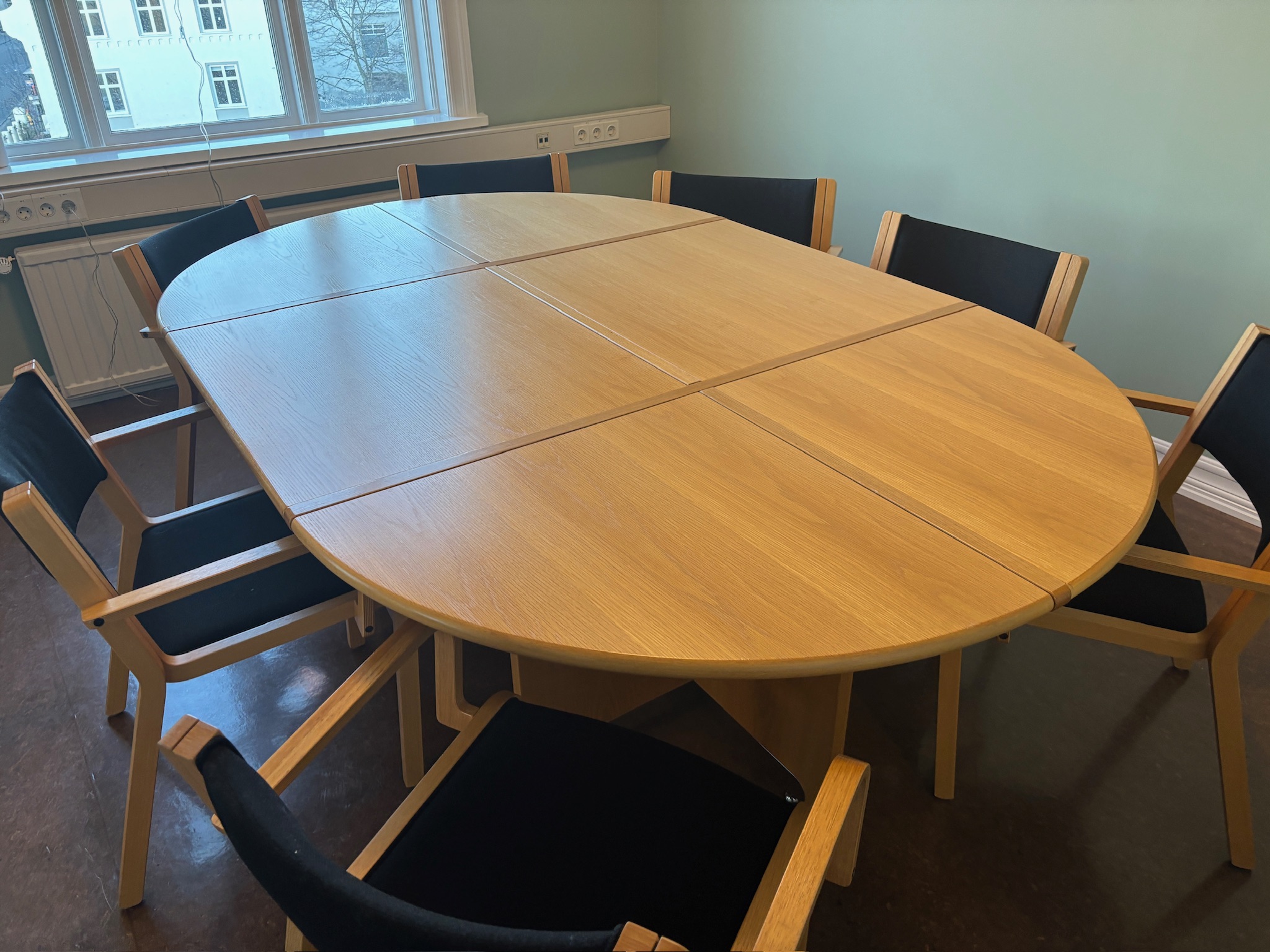 SELT / SOLD - Fundarborð 6-7manna 2