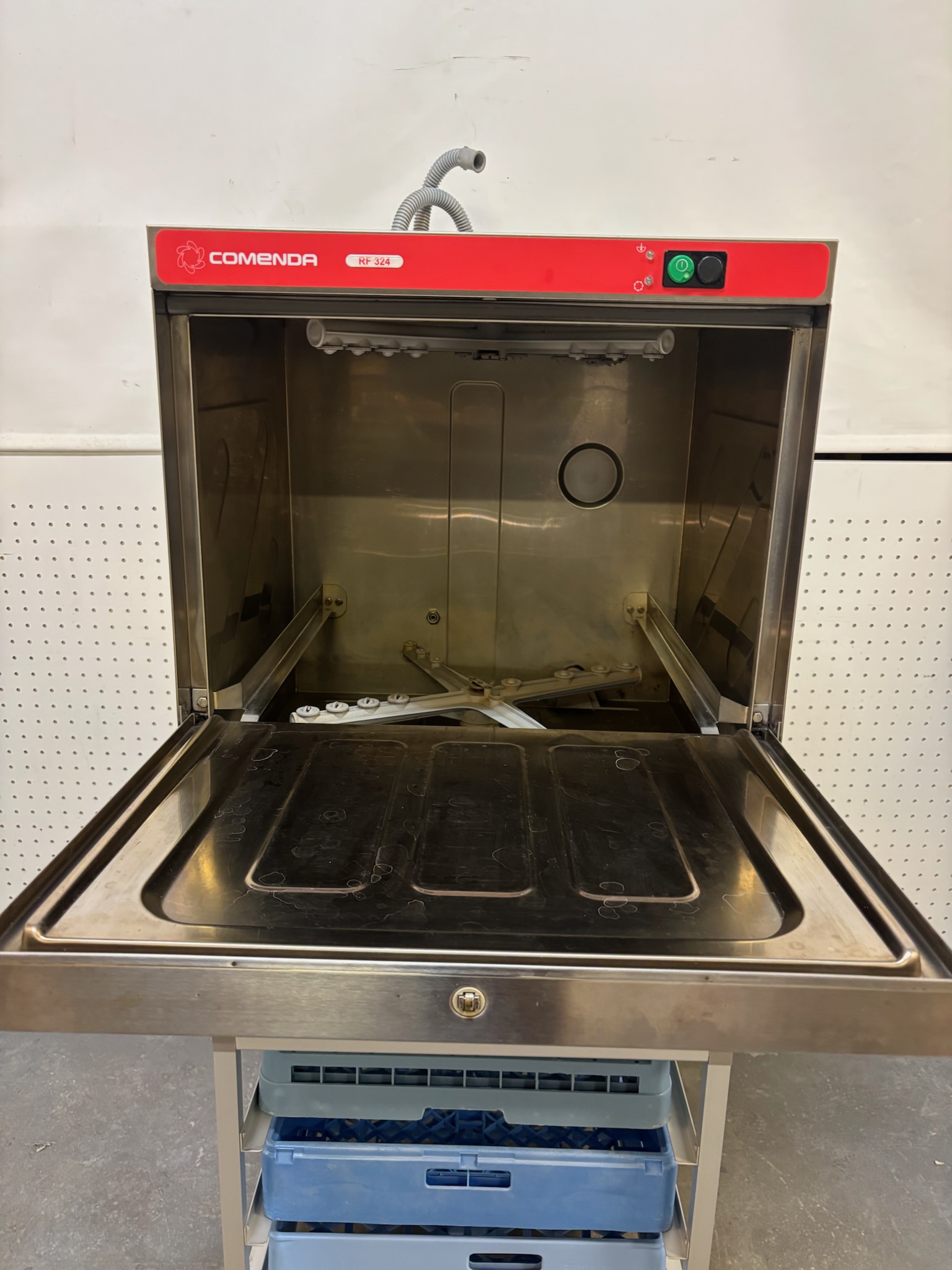 SELT / SOLD Comenda undirborðsvél á standi 2