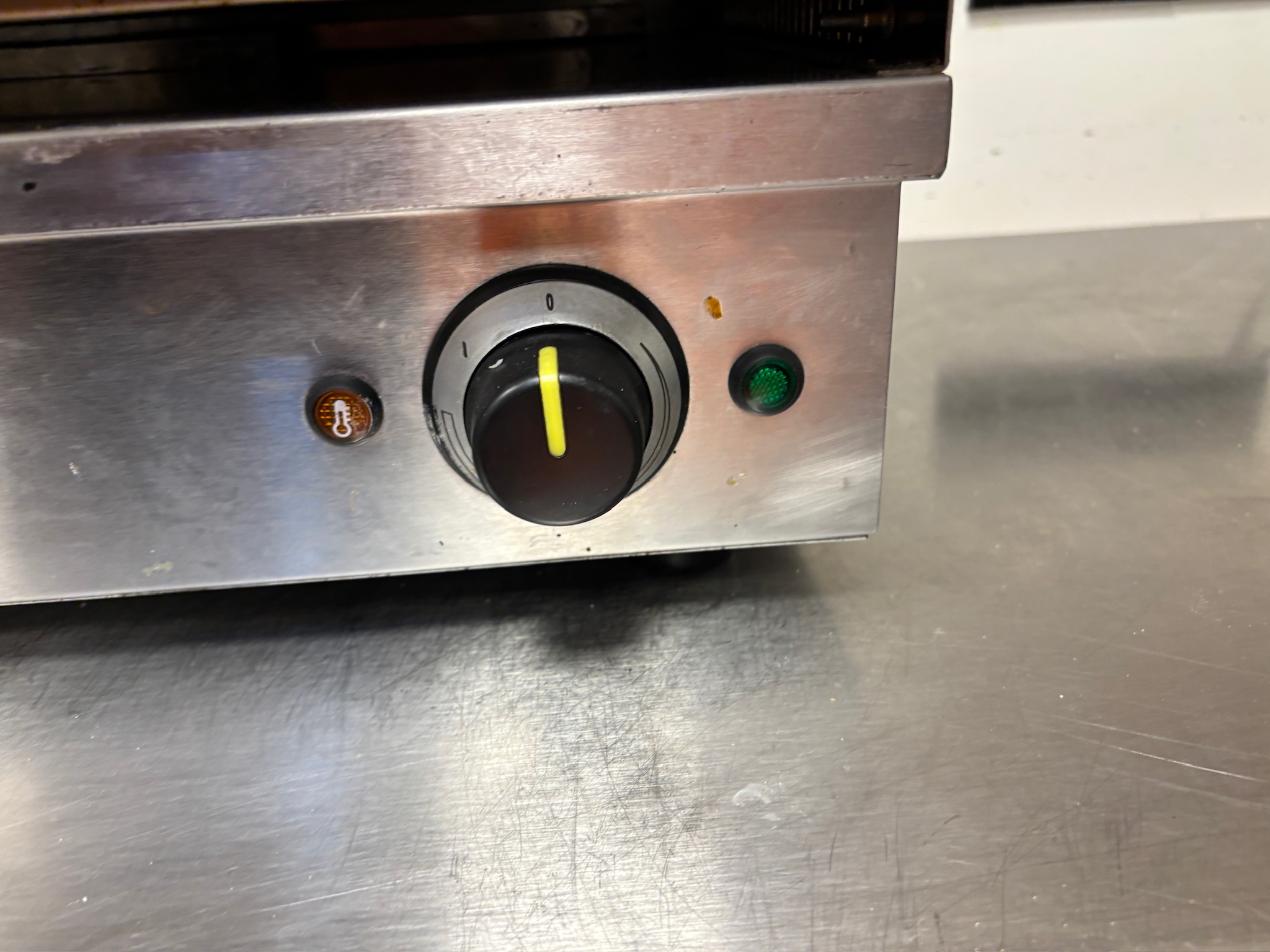 SELT / SOLD Hendi salamander grill 4