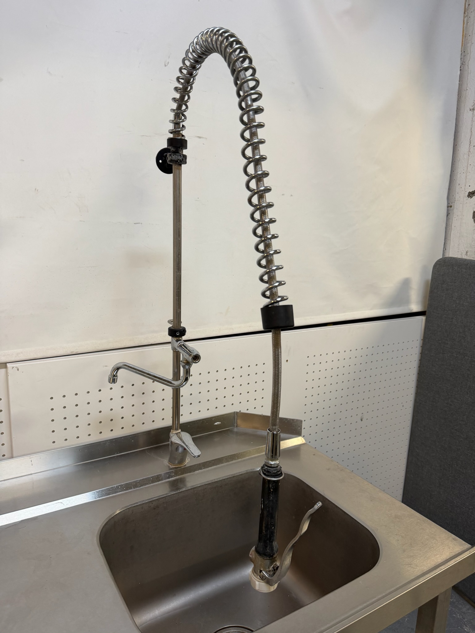 SELT / SOLD Vitrum vaskborð, vinstra megin með blöndunart. frá BVT, B120xD70sm. 4